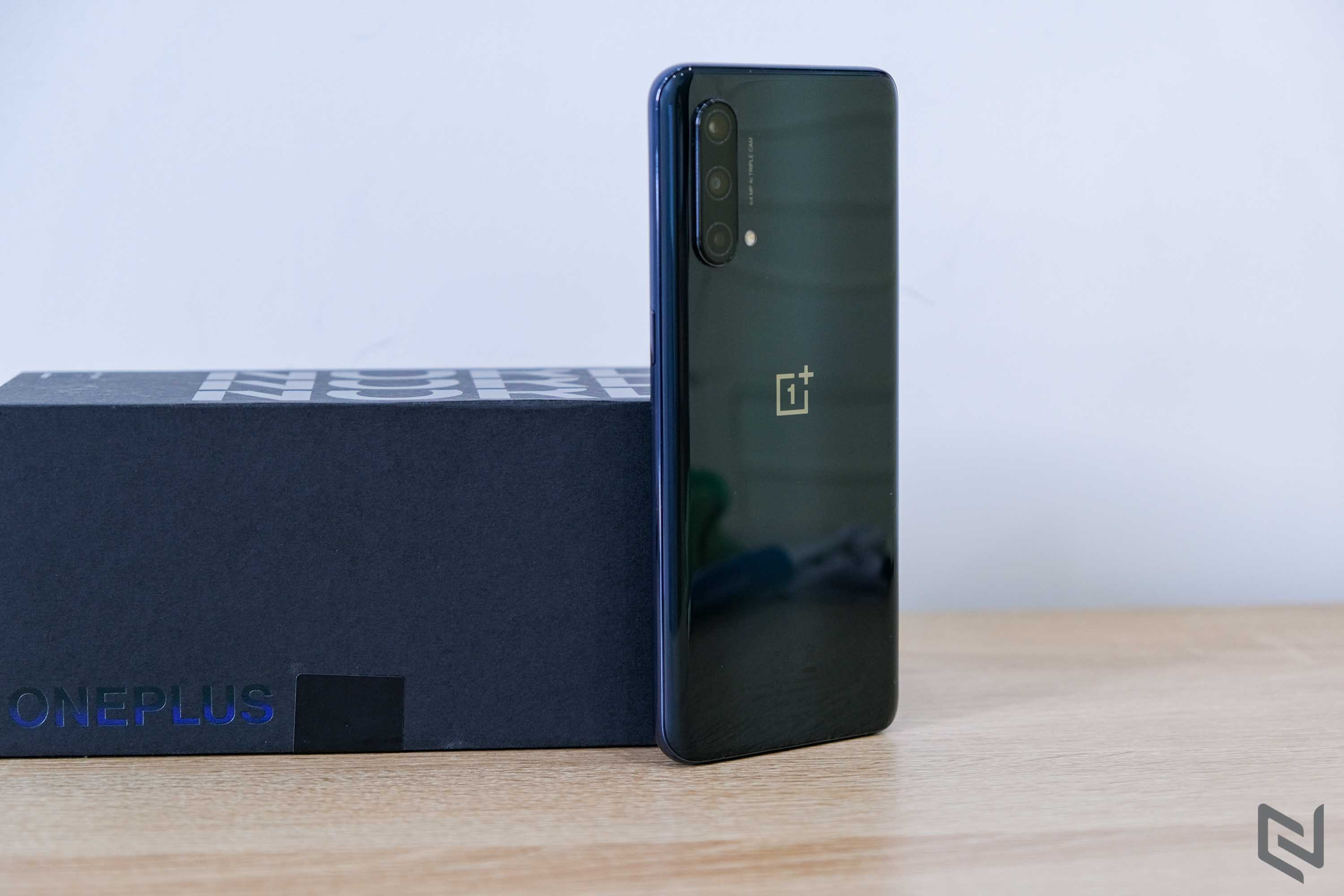 Mở hộp OnePlus Nord CE 5G: Mỏng nhẹ ấn tượng, 3 camera cho mọi nhu cầu