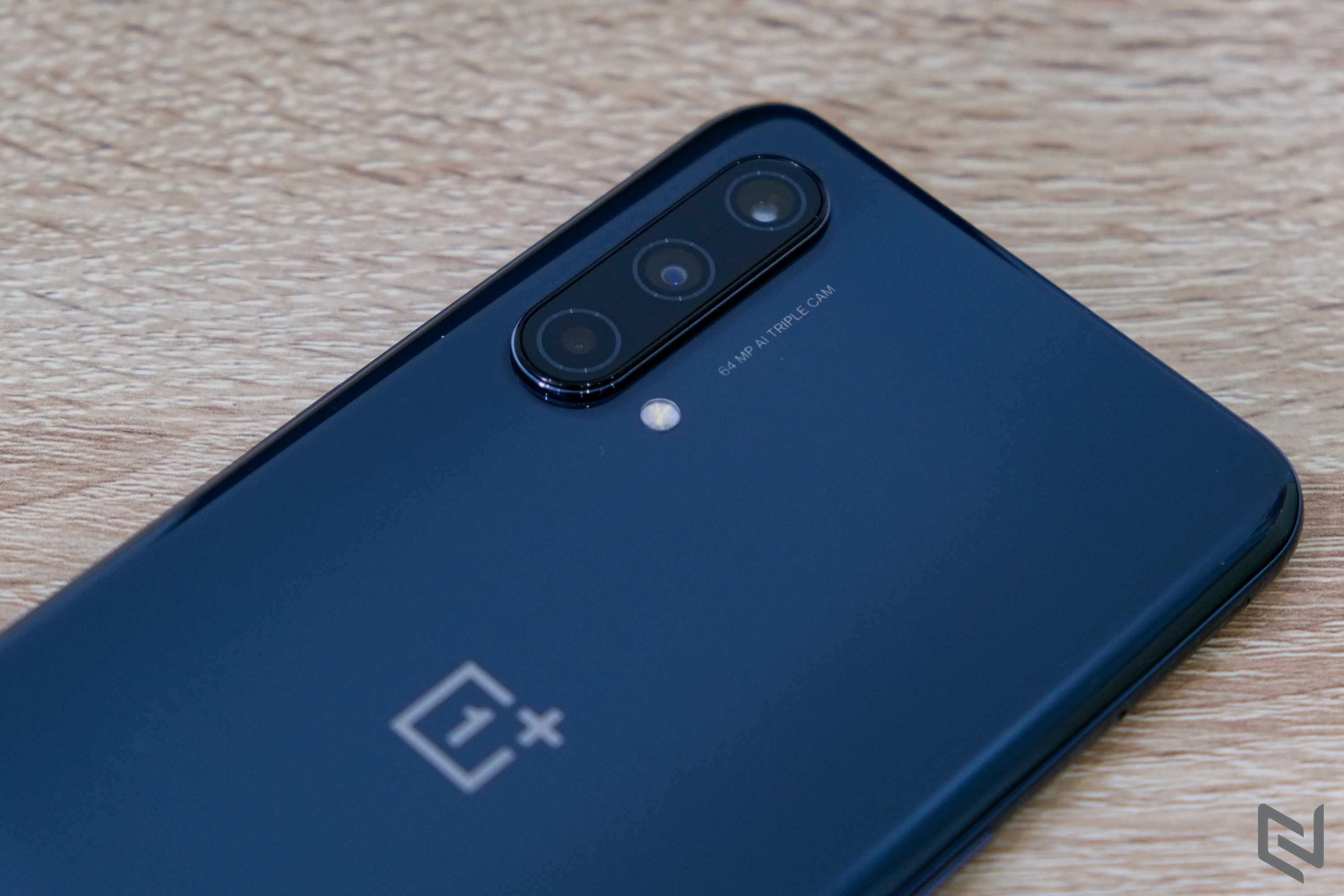 Mở hộp OnePlus Nord CE 5G: Mỏng nhẹ ấn tượng, 3 camera cho mọi nhu cầu