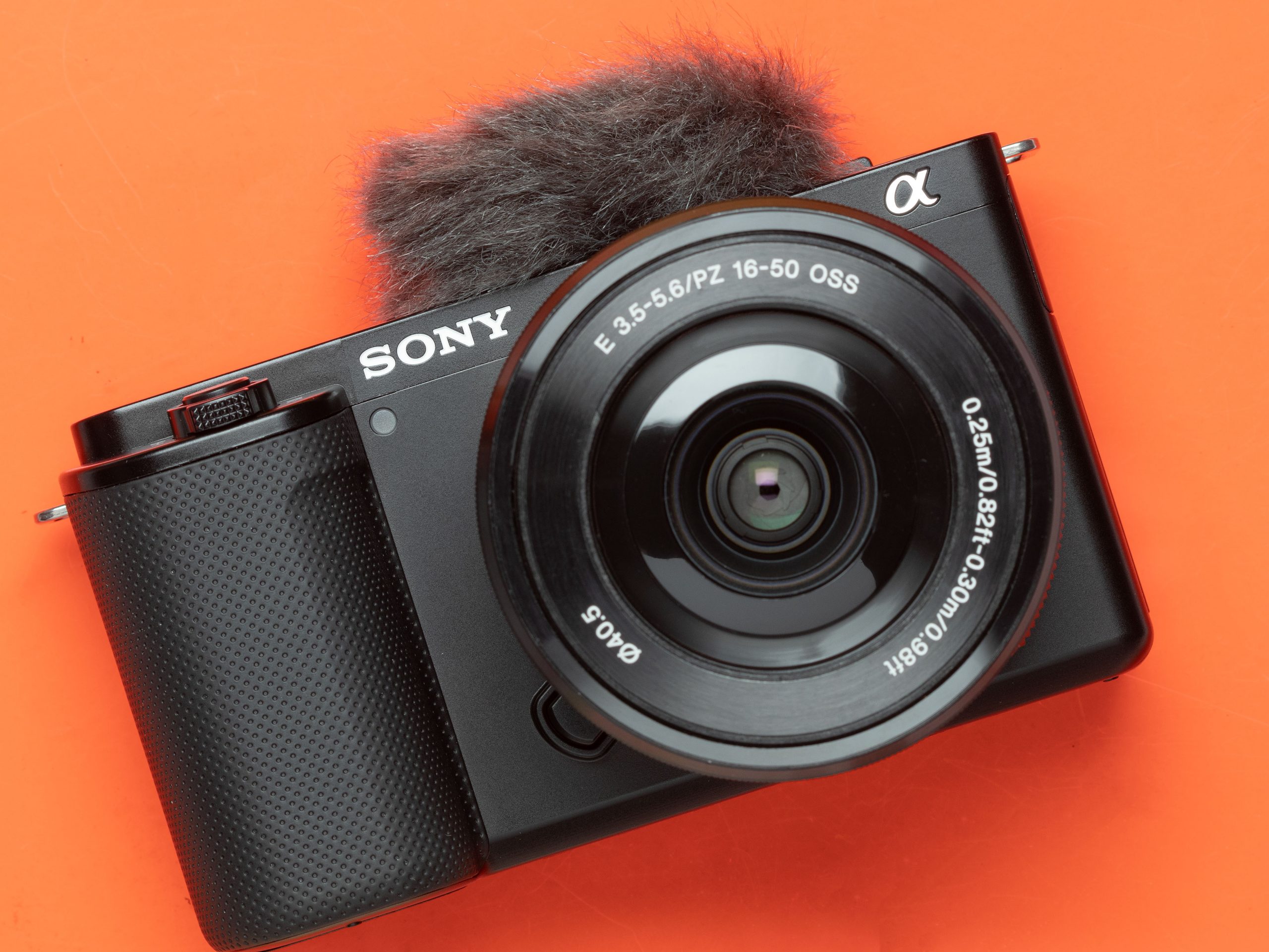 Sony ZV-E10 là chiếc máy ảnh Alpha APS-C dành cho người dùng vlogger