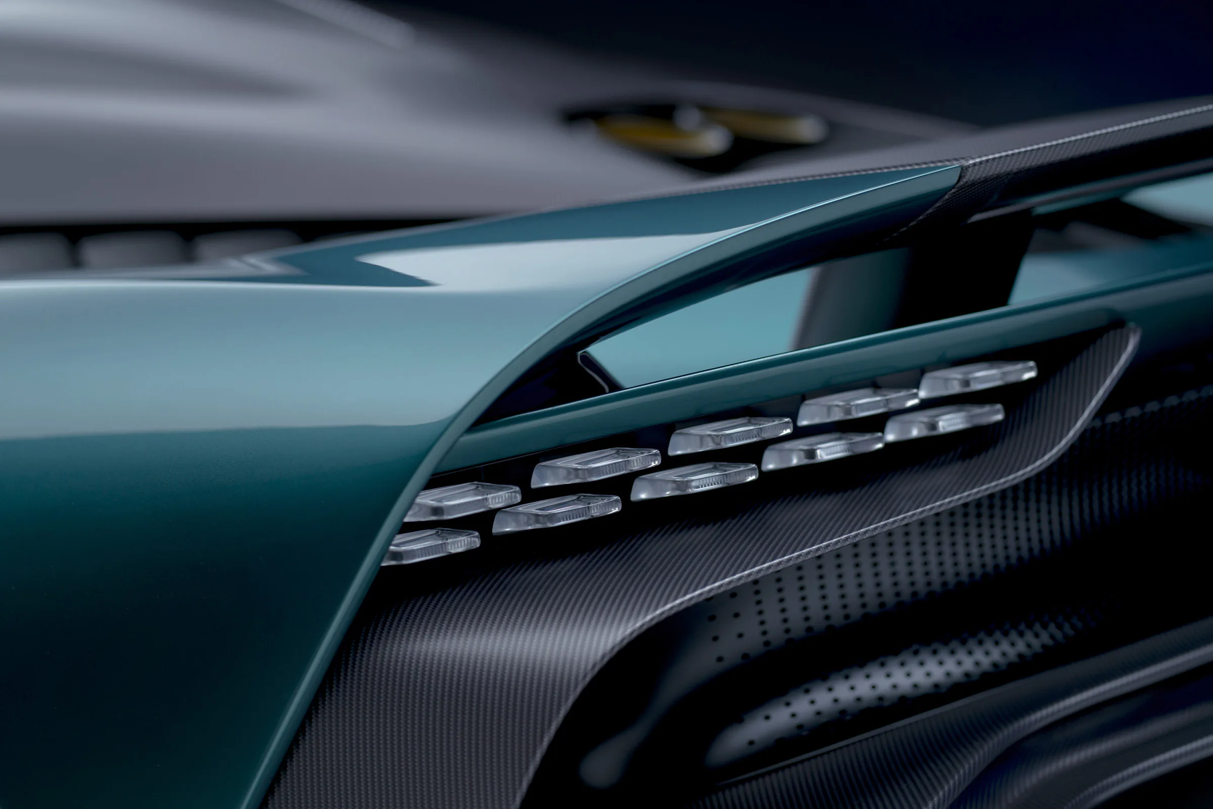 Siêu xe điện hybrid Aston Martin Valhalla có mã lực khủng 937