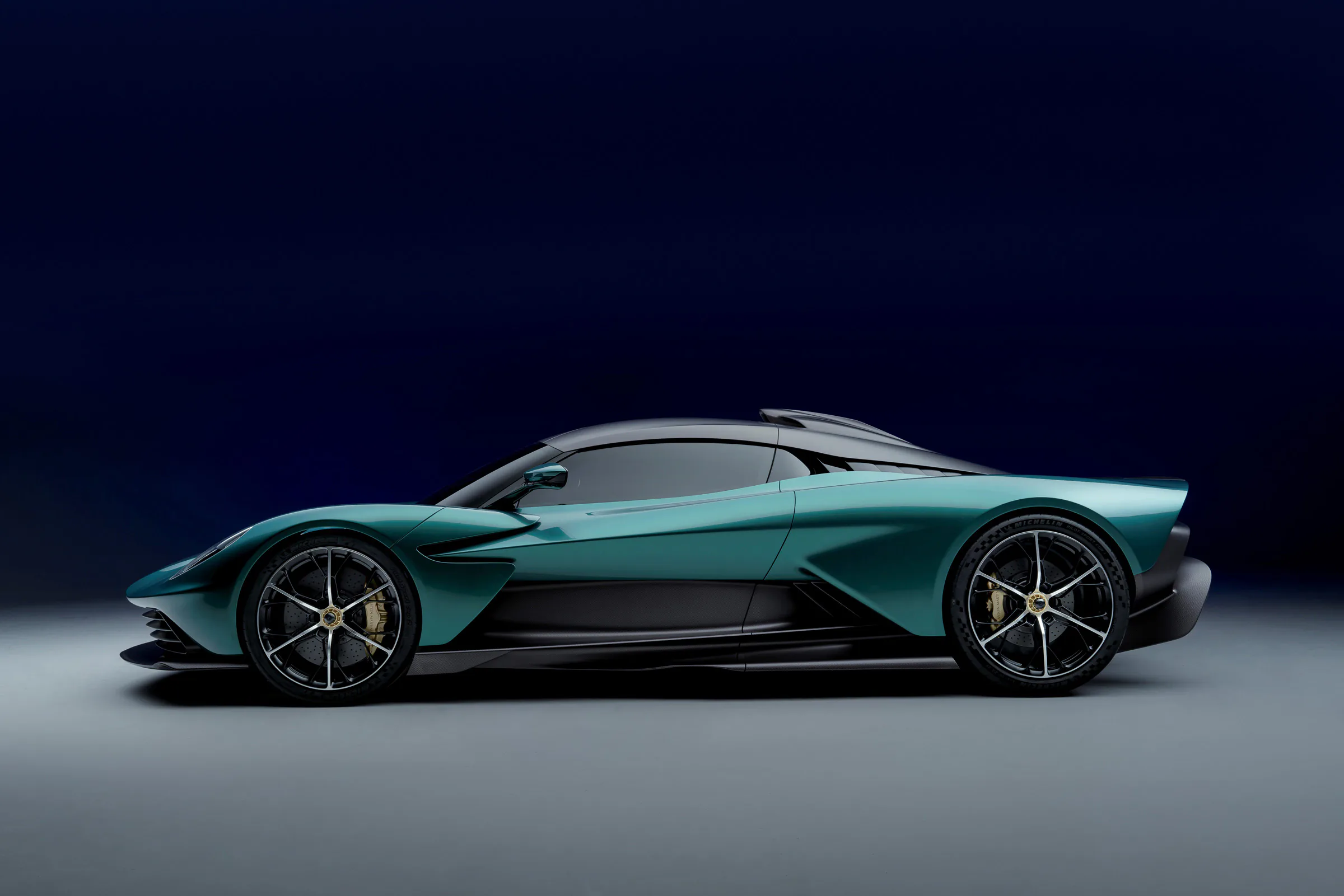 Siêu xe điện hybrid Aston Martin Valhalla có mã lực khủng 937