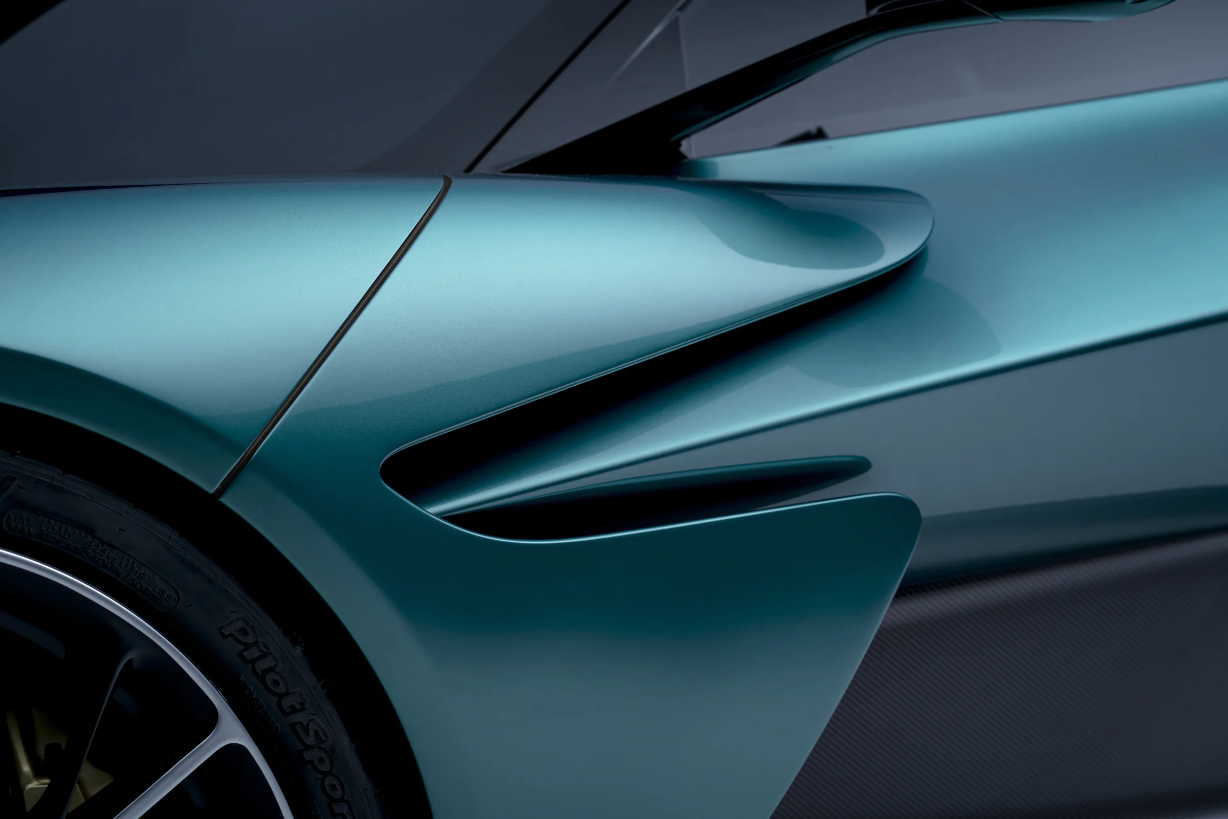 Siêu xe điện hybrid Aston Martin Valhalla có mã lực khủng 937