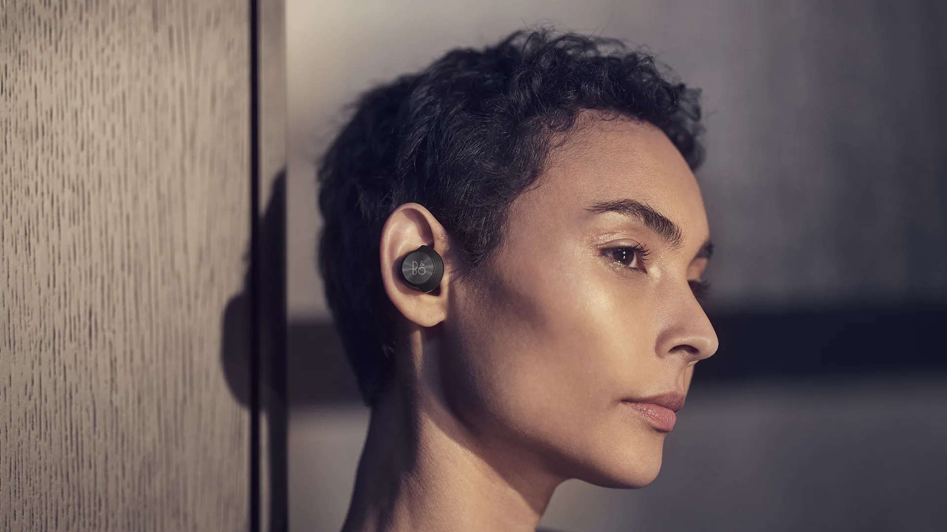 Bang & Olufsen ra mắt Beoplay EQ, tai nghe true wireless chống ồn đầu tiên của mình