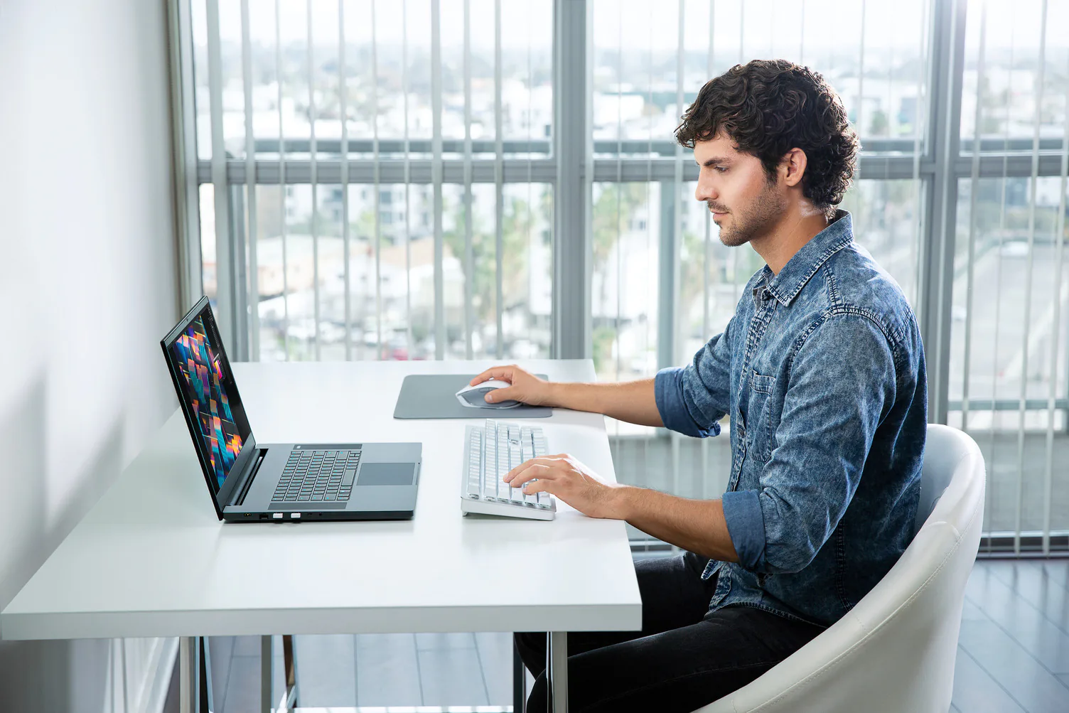 Razer ra mắt laptop Blade 17 mới với hiệu năng GPU tăng cường nhưng vẫn trong kiểu dáng máy mỏng nhẹ