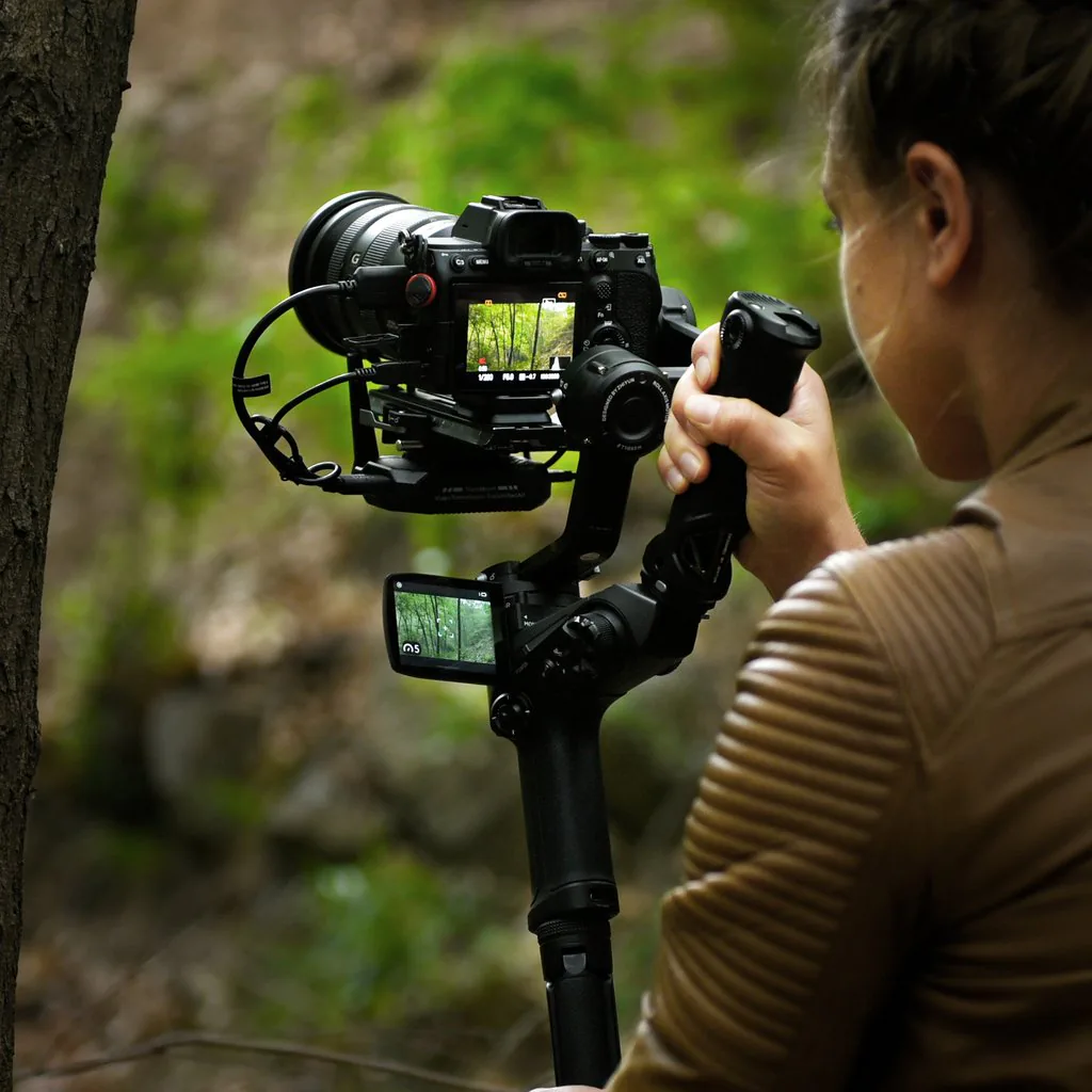 Zhiyun ra mắt gimbal Weebill 2 mới dành cho máy ảnh với màn hình cảm ứng đi kèm