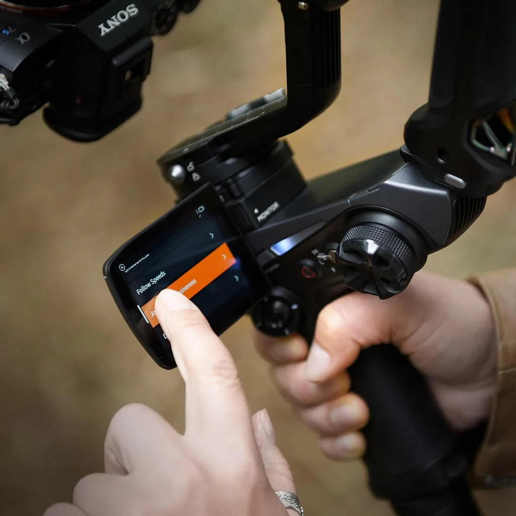 Zhiyun ra mắt gimbal Weebill 2 mới dành cho máy ảnh với màn hình cảm ứng đi kèm