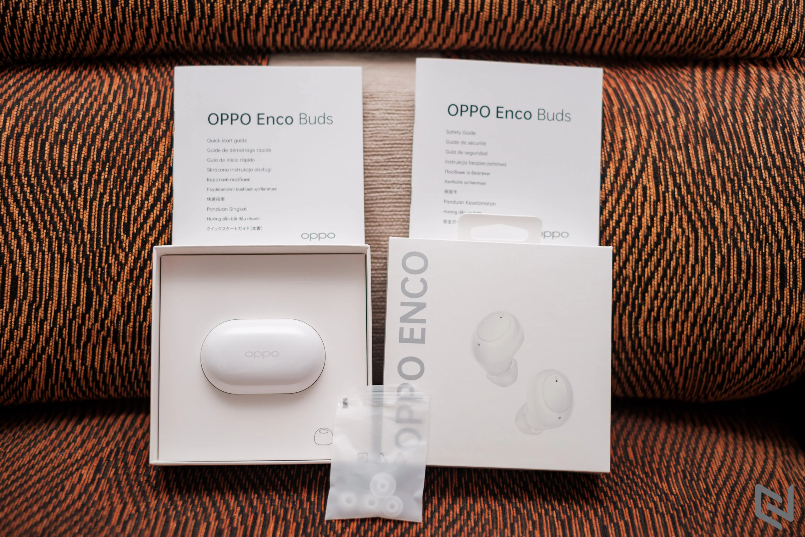 Mở hộp tai nghe Enco Buds: Pin 24h, Bluetooth kép 5.2, chế độ Game Mode độ trễ thấp, chất âm hoàn hảo cho mọi nhu cầu