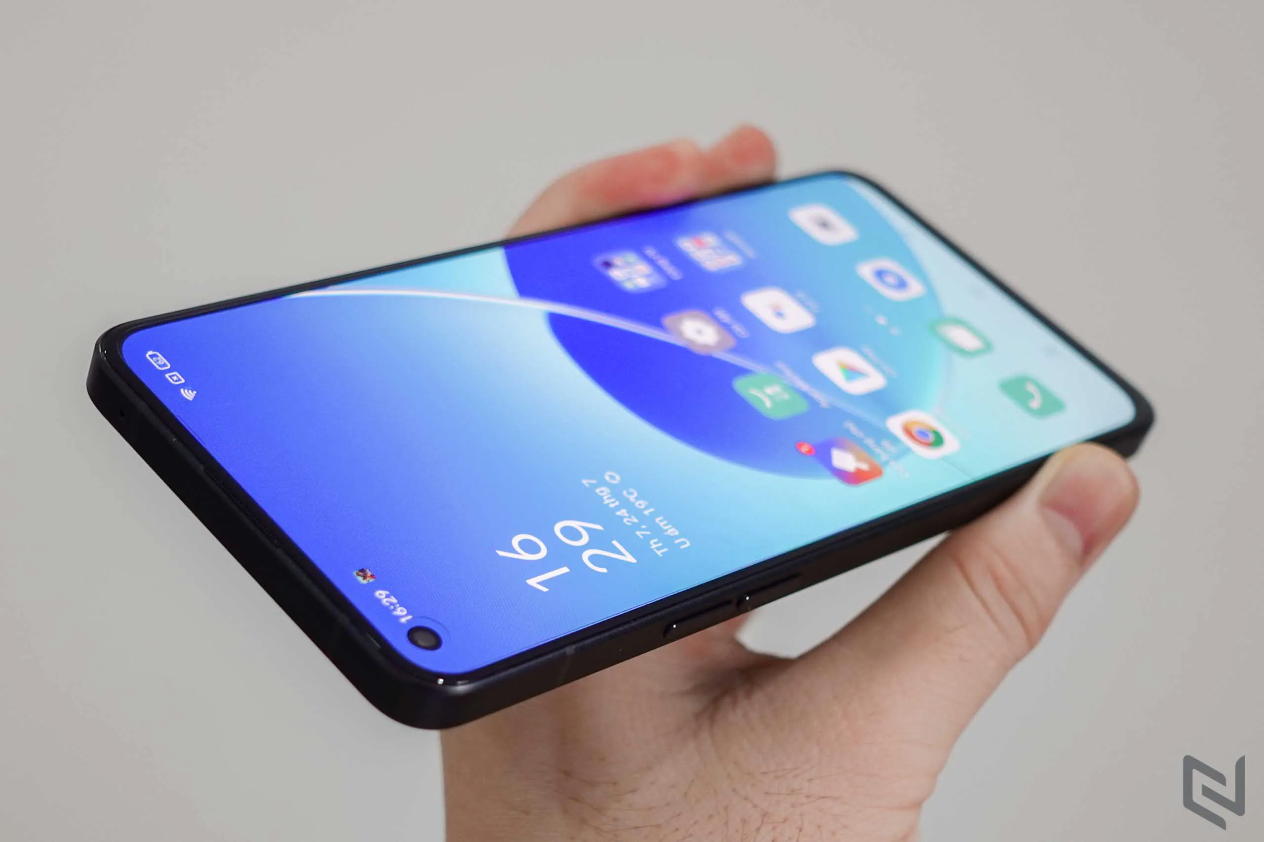 Trên tay OPPO Reno6 5G: Thiết kế cao cấp, hiệu năng mạnh, kết nối 5G cùng tính năng Video Chân dung Bokeh Flare độc đáo