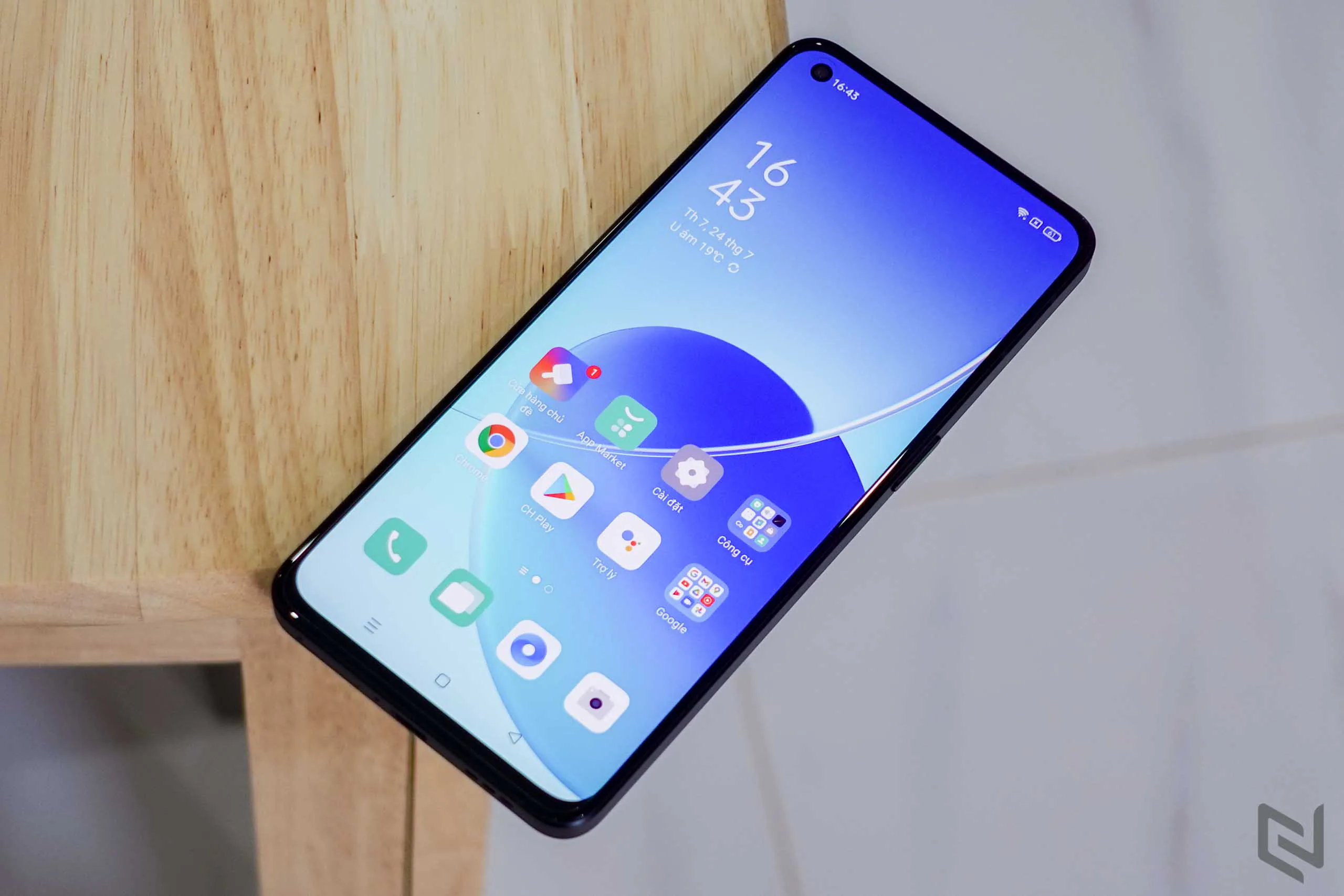 Trên tay OPPO Reno6 5G: Thiết kế cao cấp, hiệu năng mạnh, kết nối 5G cùng tính năng Video Chân dung Bokeh Flare độc đáo