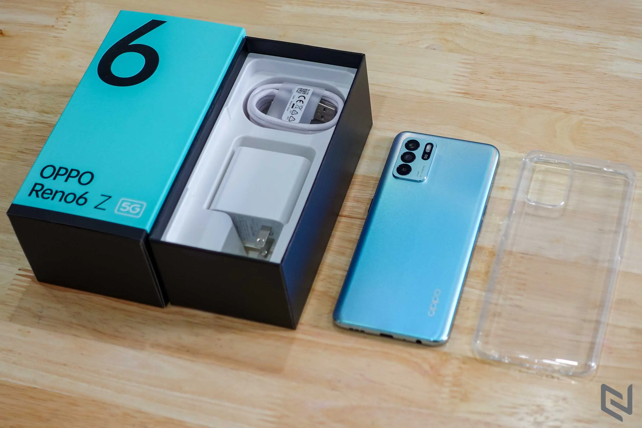 Mở hộp OPPO Reno6 Z 5G: Vẻ ngoài cực kỳ bắt mắt, kết nối 5G và loạt tính năng chụp hình hấp dẫn