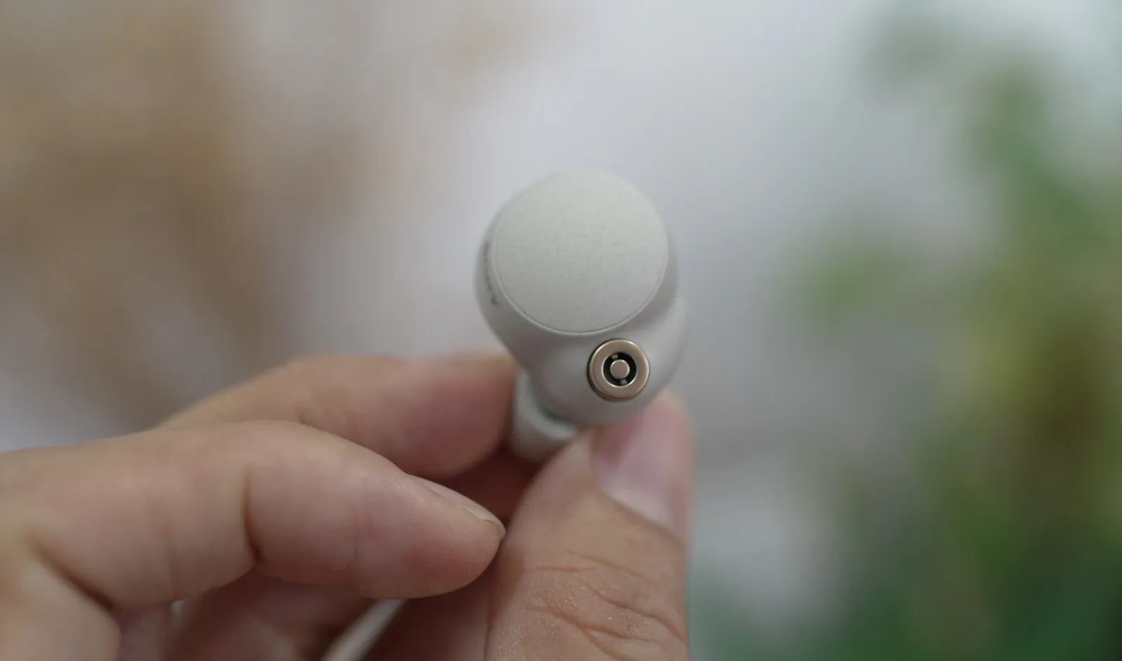 Mở hộp tai nghe Sony WF-1000XM4 vừa ra mắt: Đổi mới ngoại hình, nâng cấp chất âm, đã tốt nay còn tốt hơn