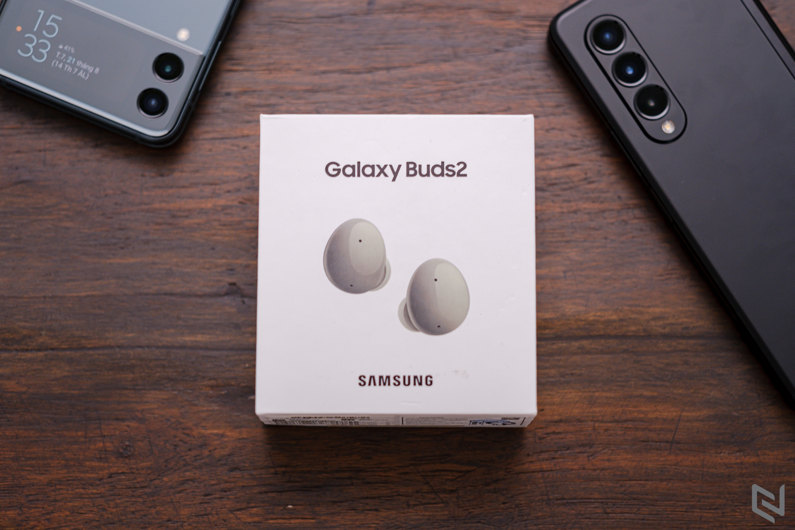 Mở hộp Galaxy Buds2: Thiết kế nhỏ gọn và thời trang, nhiều tính năng cao cấp