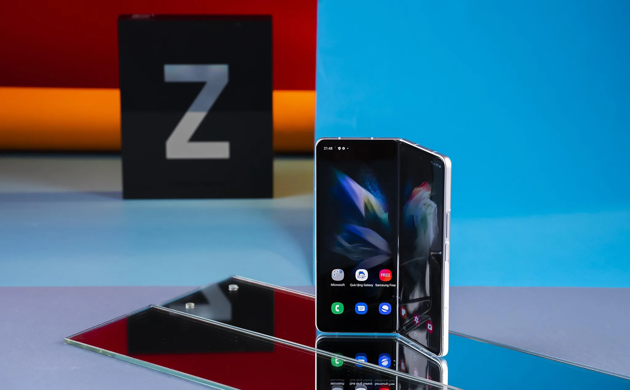 Di Động Việt tặng đến 10 triệu khi đặt hàng Galaxy Z Fold3 | Z Flip3