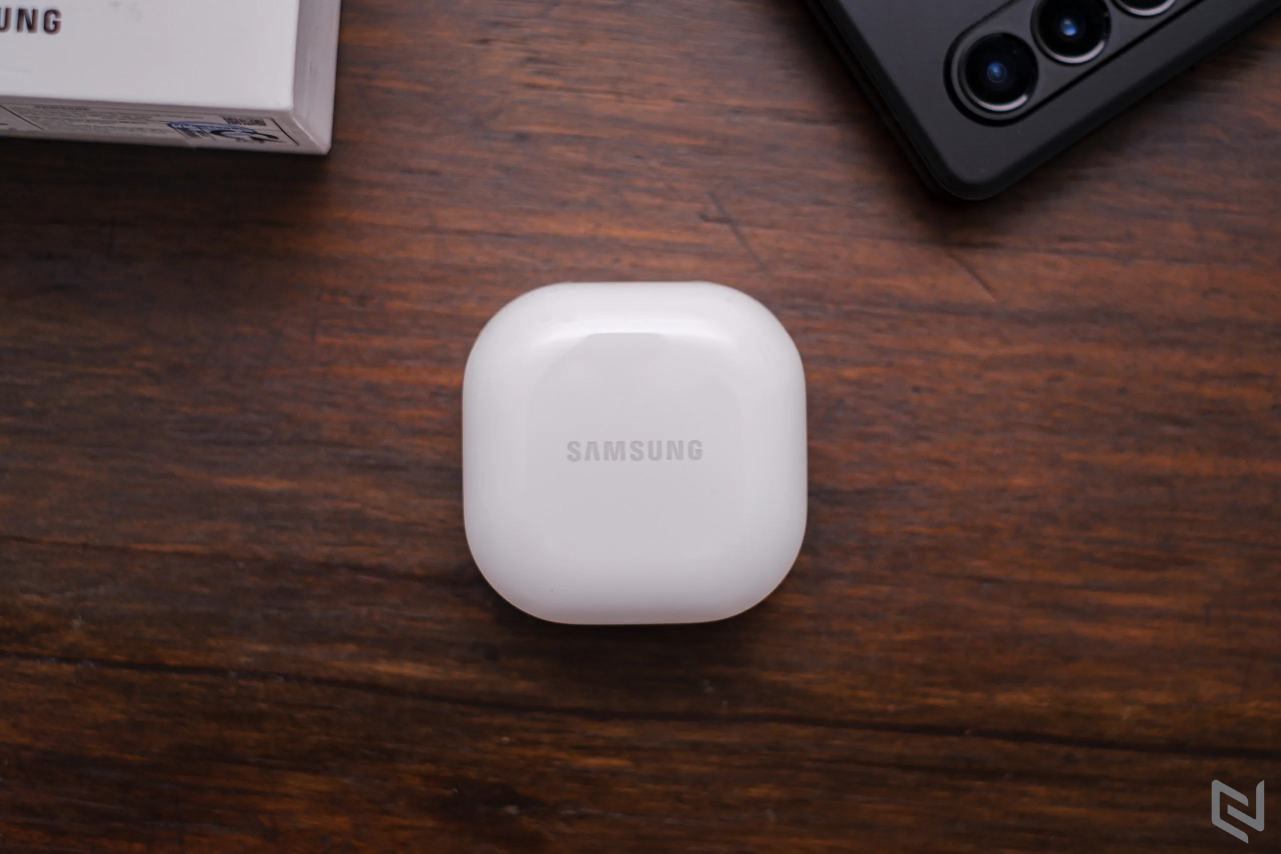 Mở hộp Galaxy Buds2: Thiết kế nhỏ gọn và thời trang, nhiều tính năng cao cấp