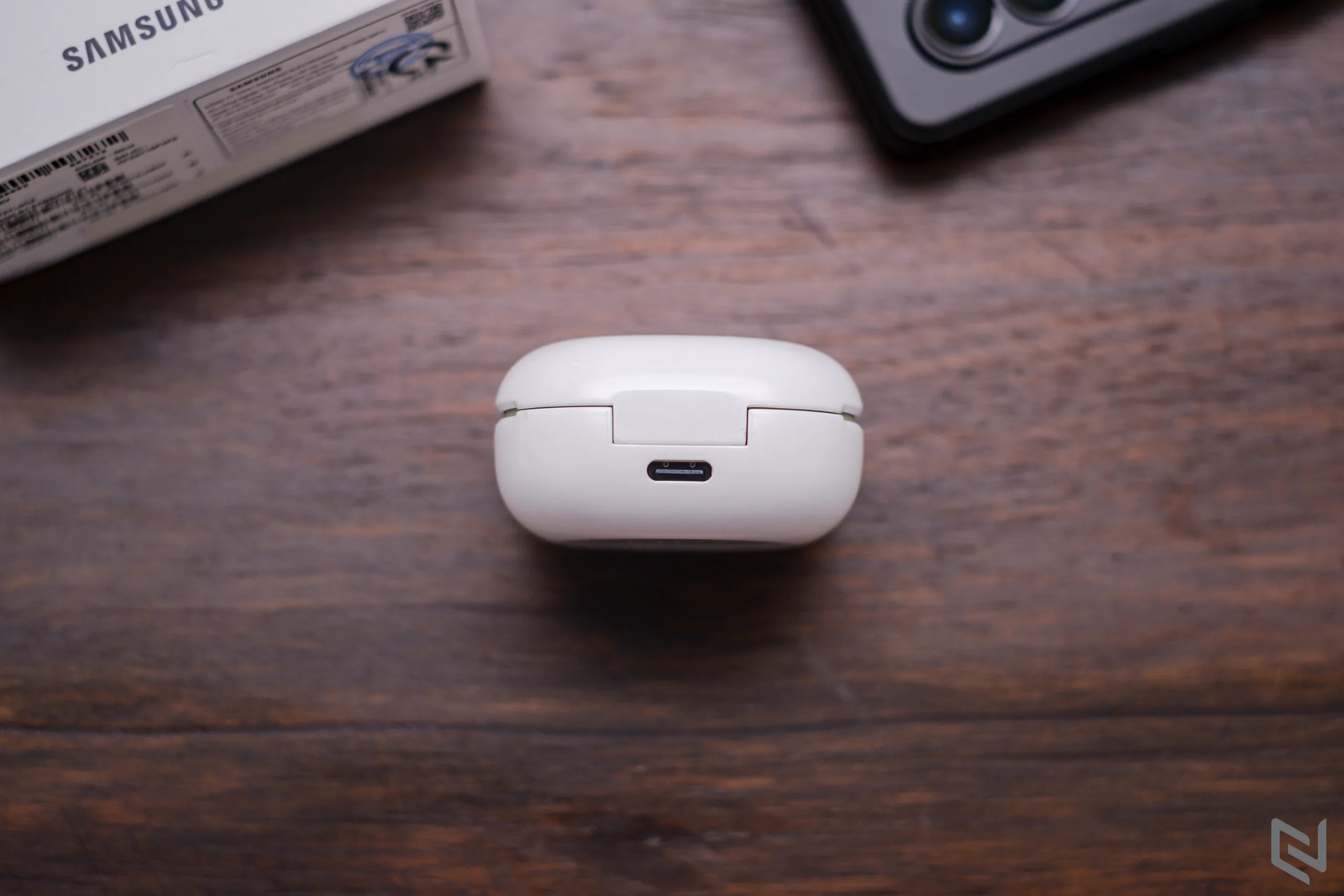 Mở hộp Galaxy Buds2: Thiết kế nhỏ gọn và thời trang, nhiều tính năng cao cấp