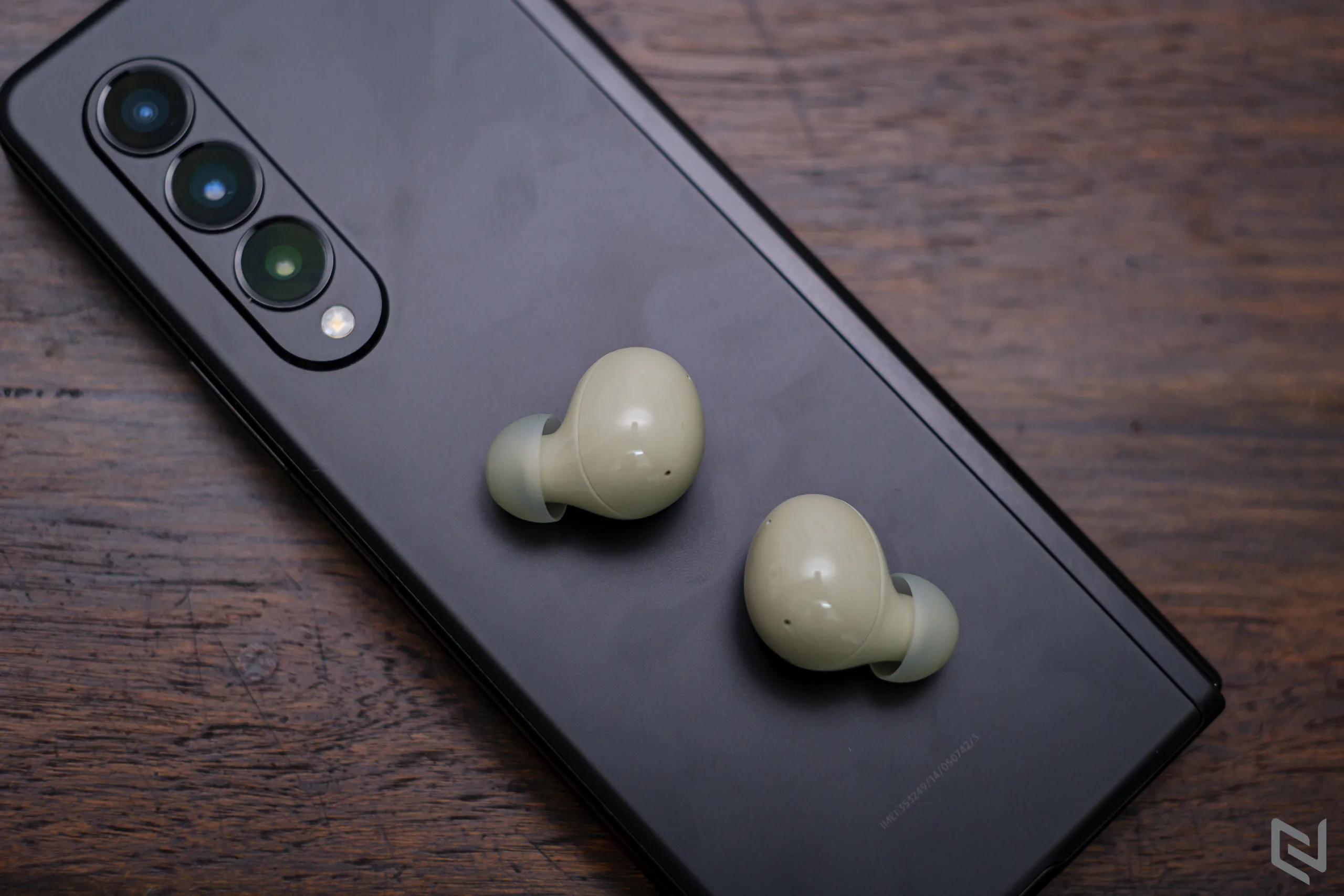 Mở hộp Galaxy Buds2: Thiết kế nhỏ gọn và thời trang, nhiều tính năng cao cấp