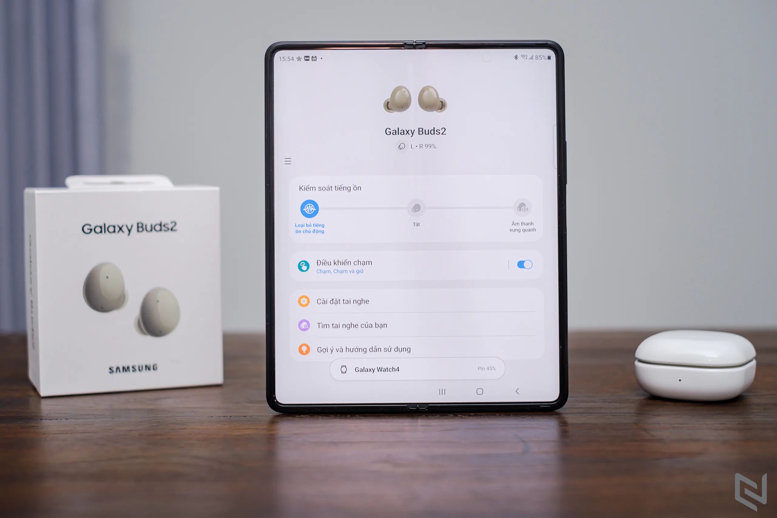 Mở hộp Galaxy Buds2: Thiết kế nhỏ gọn và thời trang, nhiều tính năng cao cấp