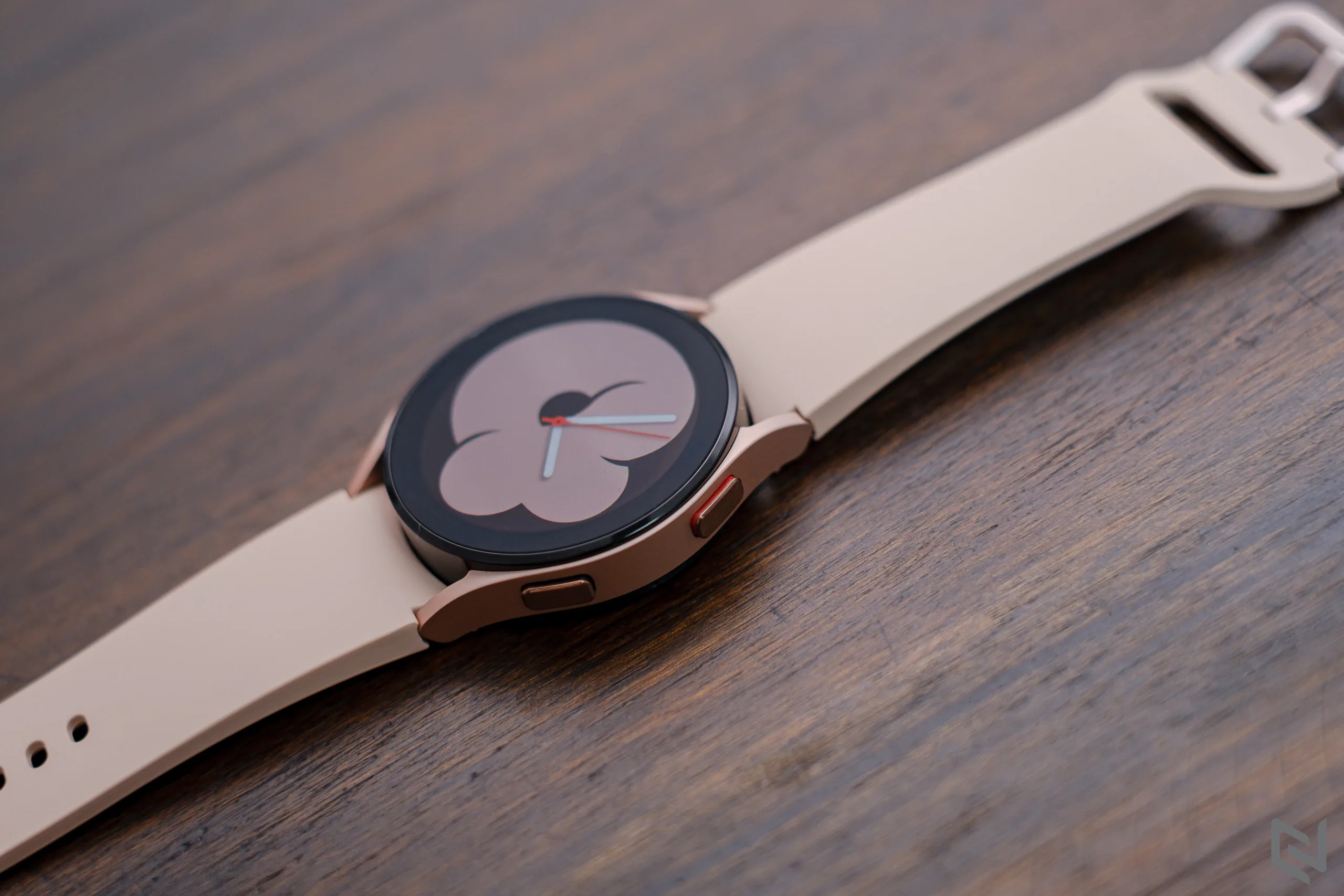 Mở hộp Galaxy Watch4: Nền tảng mới tối ưu cho mọi trải nghiệm