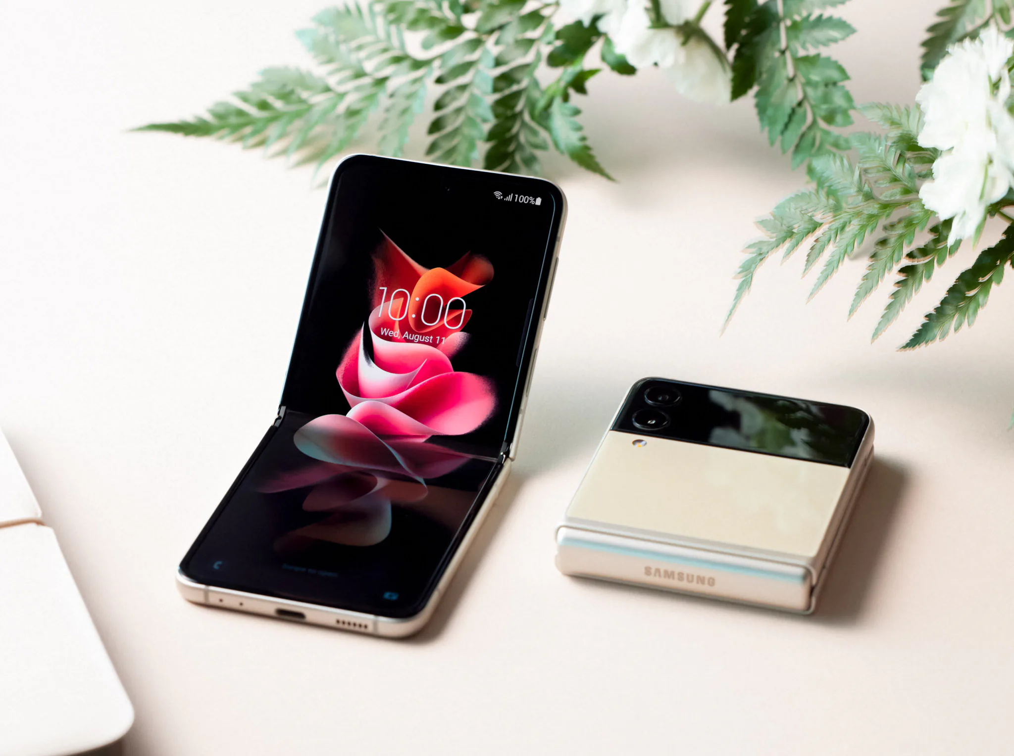 Galaxy Z Fold3 và Z Flip3 chính thức ra mắt. Đặt gạch ngay hôm nay nhận bộ quà đến 7 triệu tại Di Động Việt