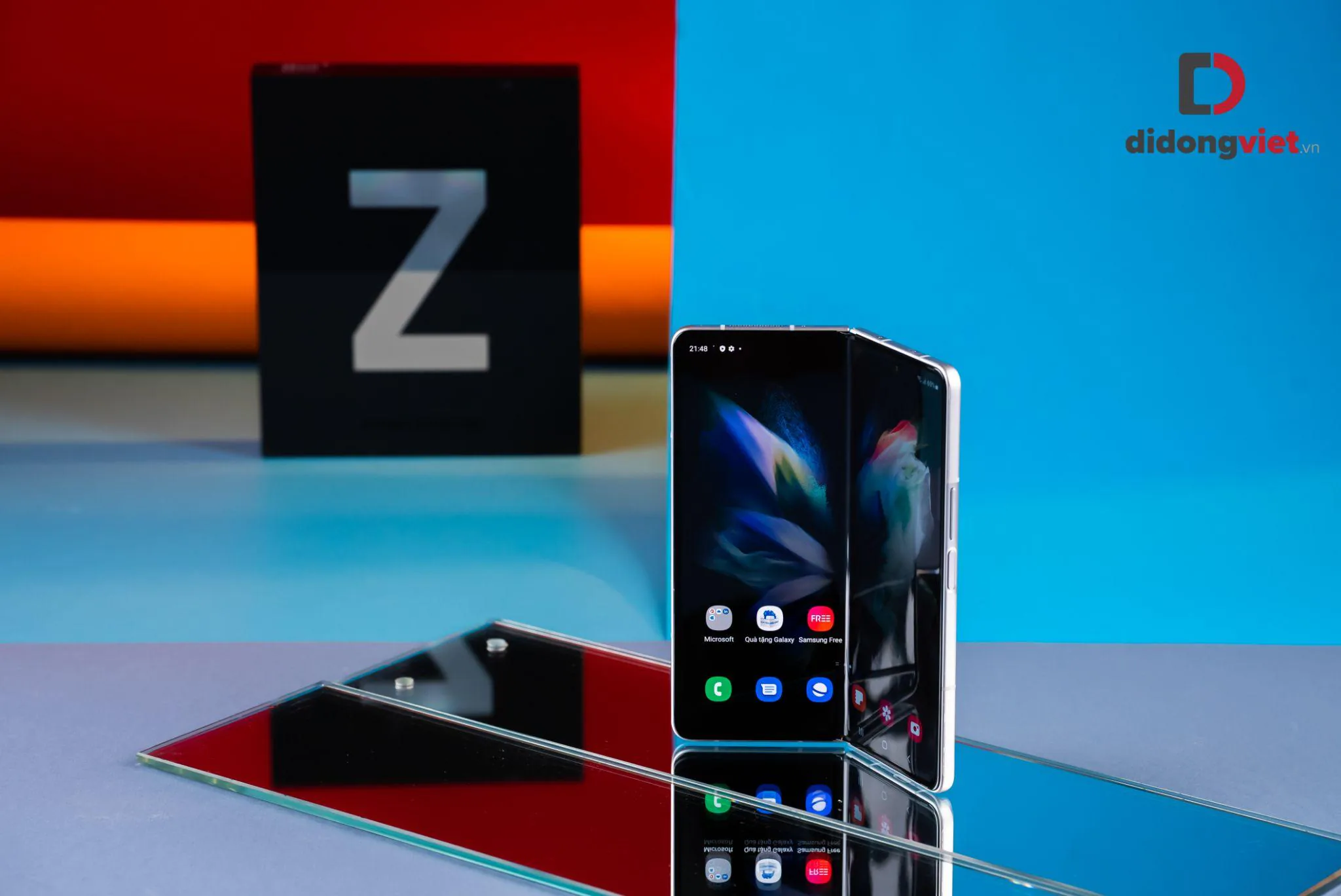 Galaxy Z Fold3 và Z Flip3 đã có giá bán chính thức tại Việt Nam. Đặt hàng tại Di Động Việt nhận quà tặng đến 6 triệu