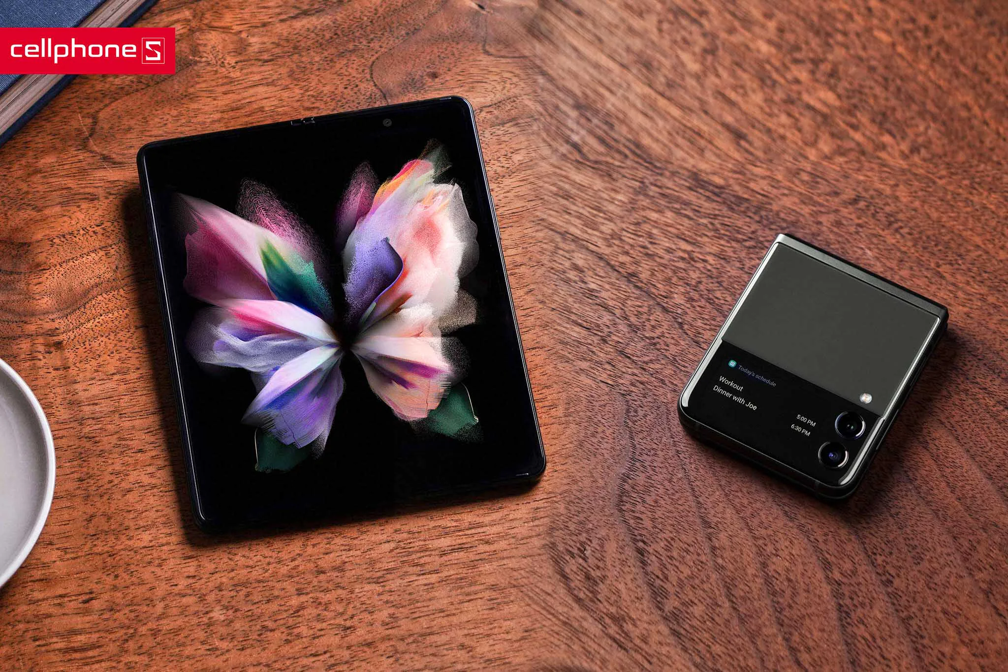 Hơn 300 khách đặt trước Galaxy Z Fold3 tại CellphoneS dù máy mới ra mắt chỉ vài ngày
