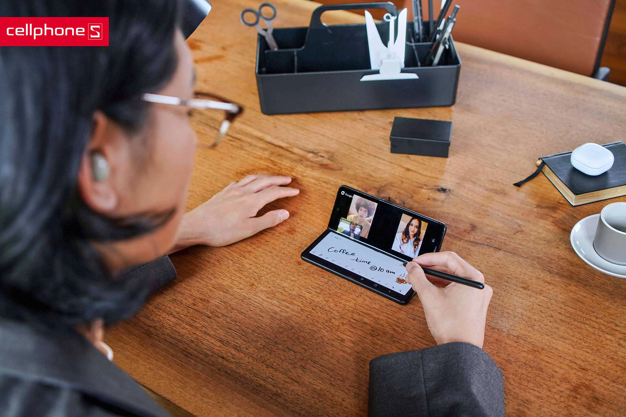 Hơn 300 khách đặt trước Galaxy Z Fold3 tại CellphoneS dù máy mới ra mắt chỉ vài ngày