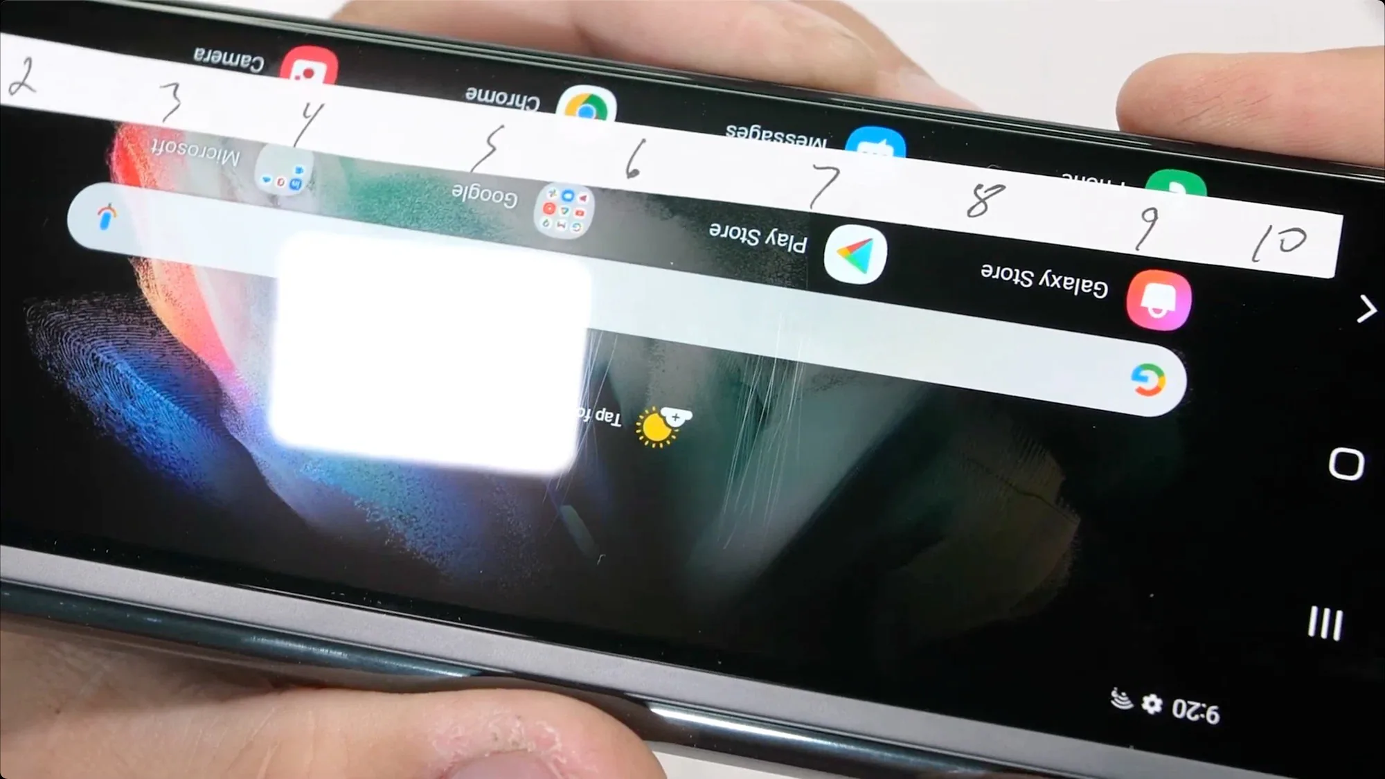 JerryRigEverything kiểm chứng độ bền của Galaxy Z Fold3 mới, không mỏng manh như mọi người nghĩ