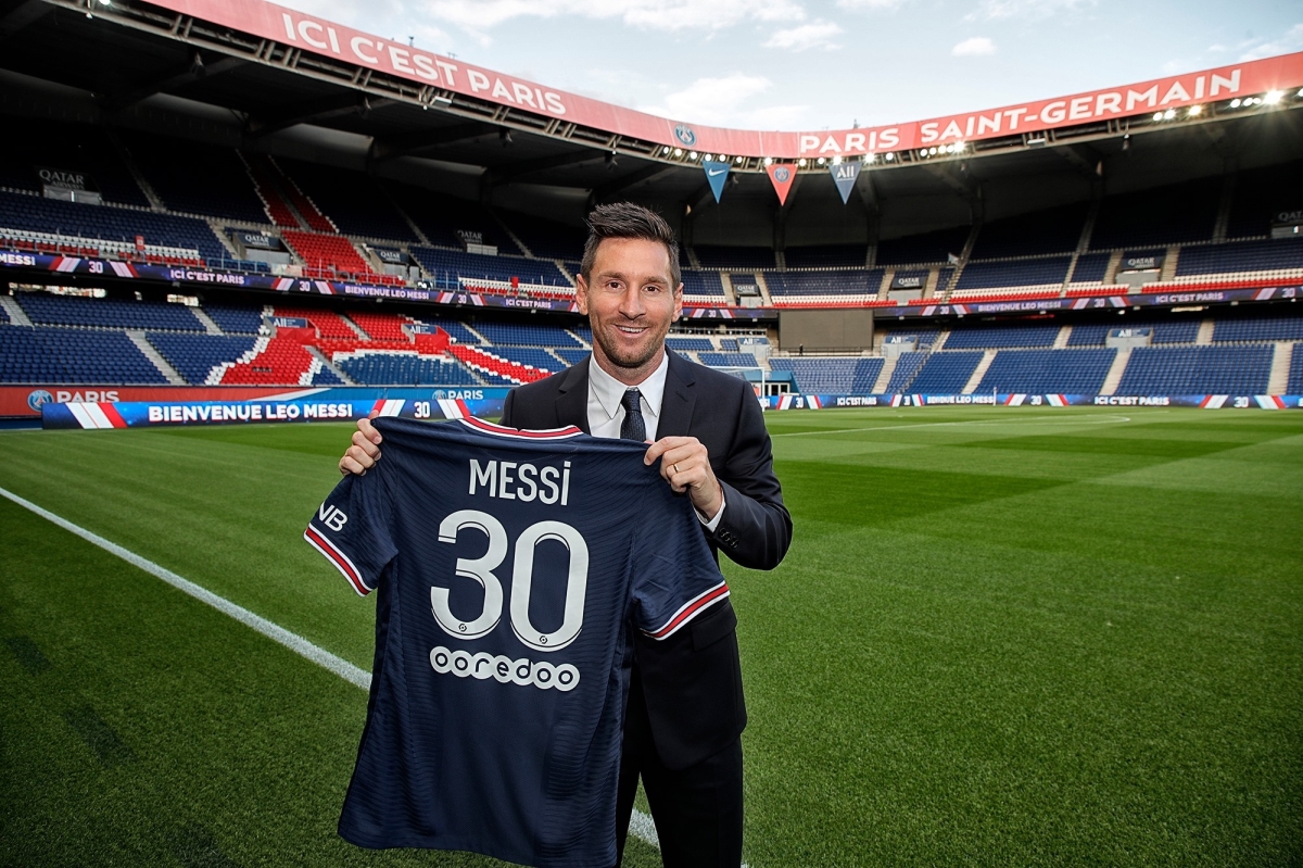 Cầu thủ Messi gây chấn động dư luận khi rời CLB Barcelona, gia nhập CLB Paris Saint-Germain