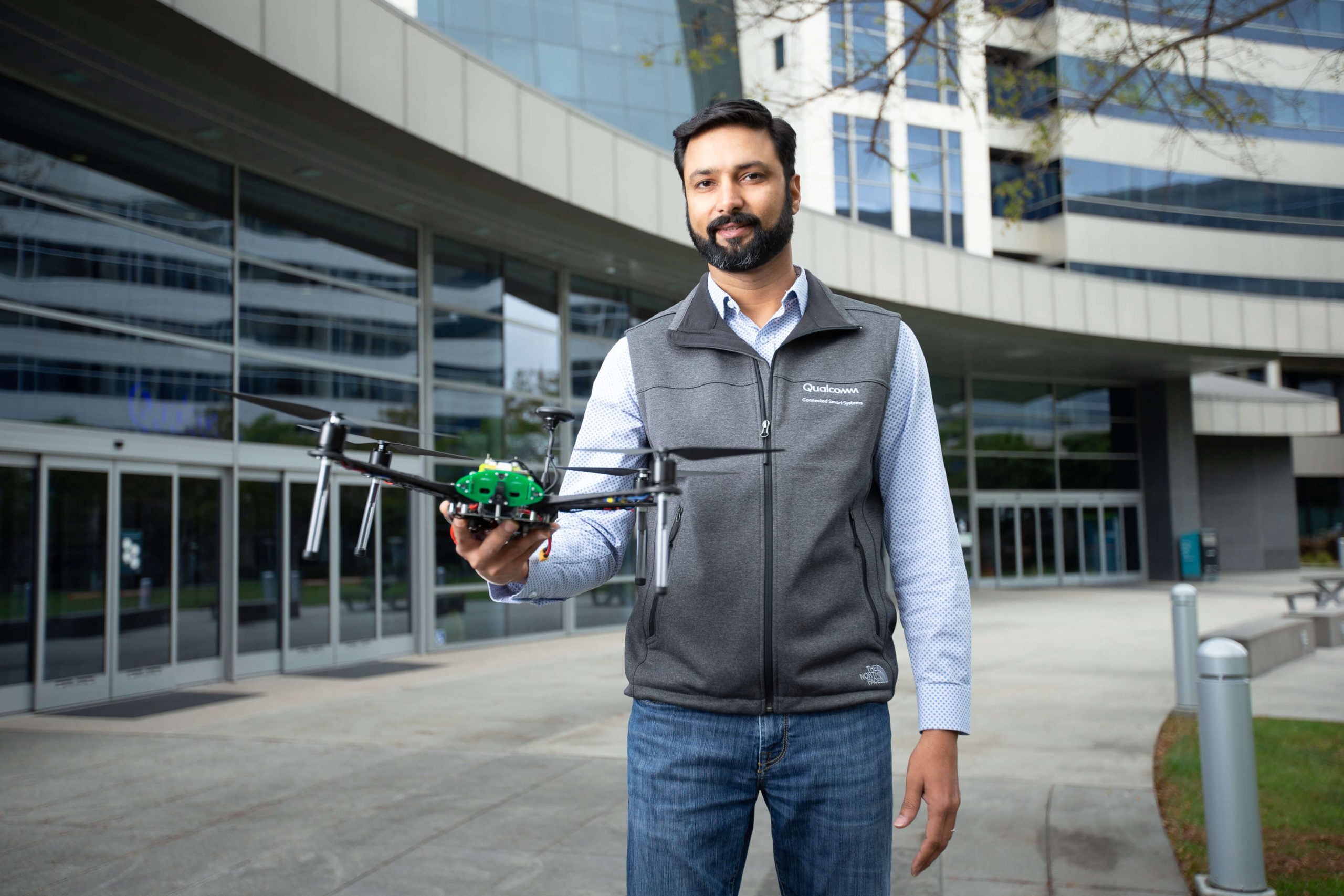 Qualcomm giới thiệu nền tảng drone được hỗ trợ AI và 5G đầu tiên trên thế giới