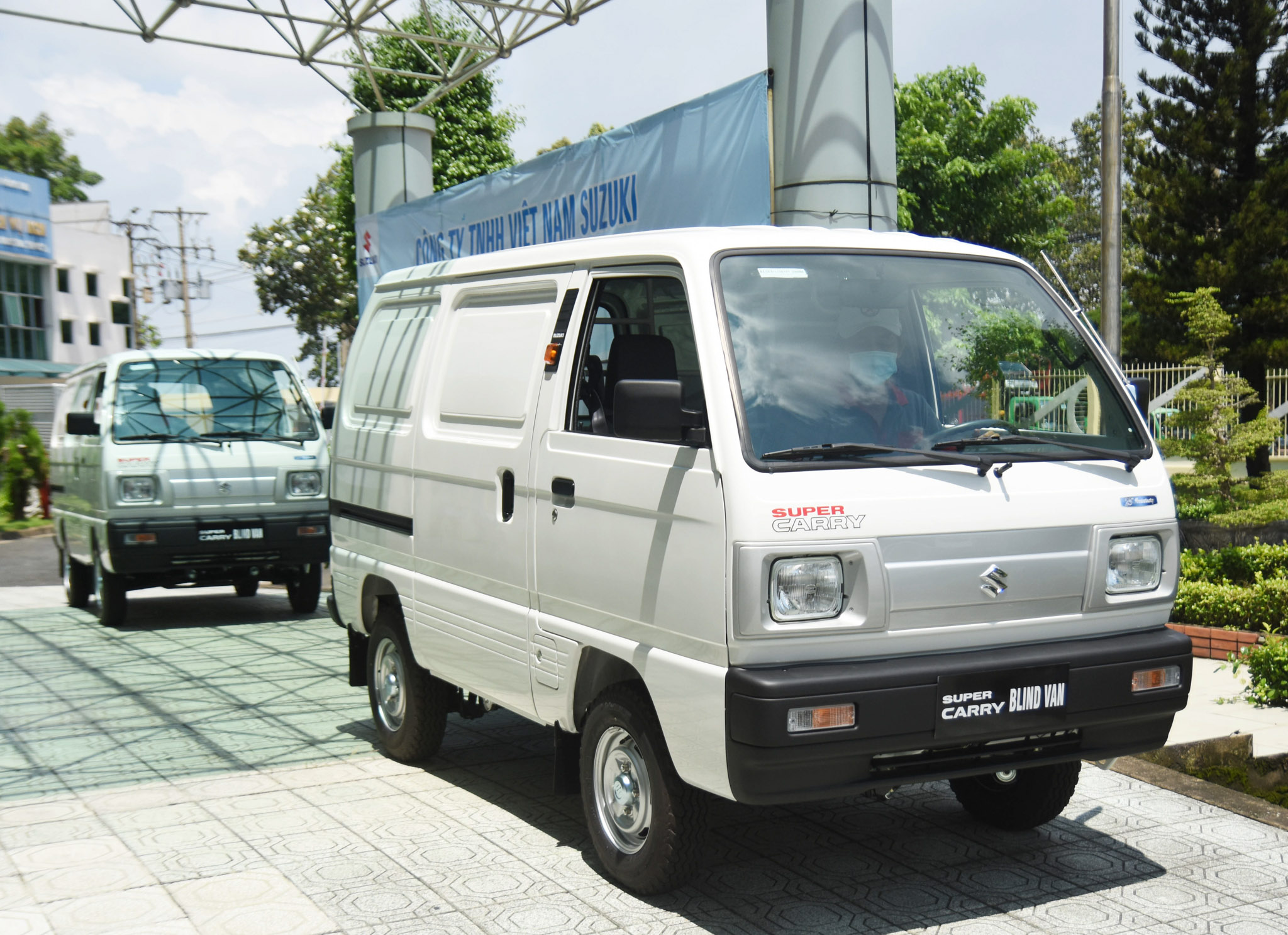 Suzuki trao tặng 4 xe thương mại tổng trị giá hơn 1 tỷ đồng hỗ trợ Đồng Nai phòng chống đại dịch COVID-19