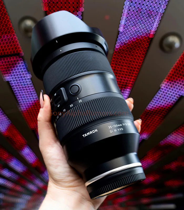Ảnh trên tay đầu tiên của ống kính Tamron 35-150mm F2-2.8 Di III VXD mới