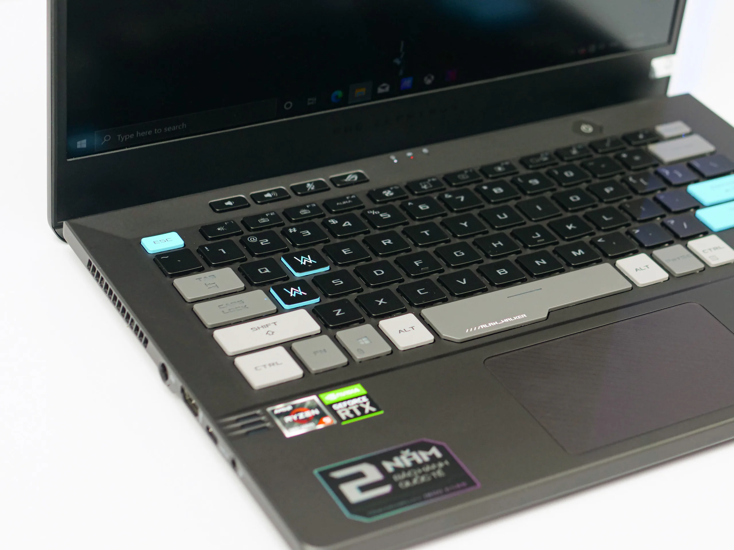 Trên tay laptop chơi game ASUS ROG Zephyrus G14 Alan Walker Edition: Vẻ ngoài cool ngầu, hiệu năng mạnh mẽ với kích thước nhỏ gọn