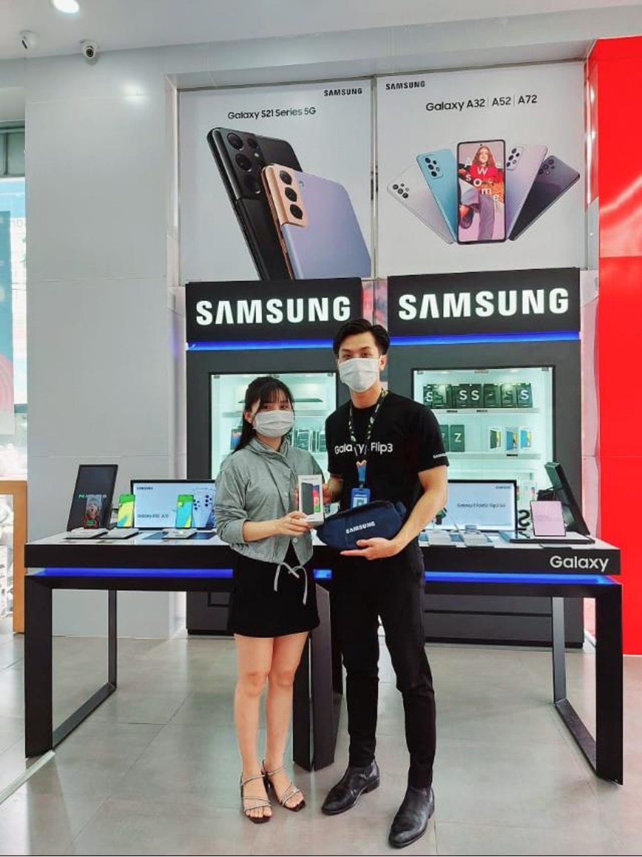 Samsung đã trao tận tay Galaxy A52s 5G đến người dùng đặt trước