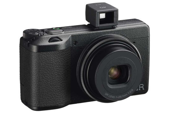 Ricoh ra mắt máy ảnh GR IIIx với ống kính mới và cảm biến ảnh được cải tiến