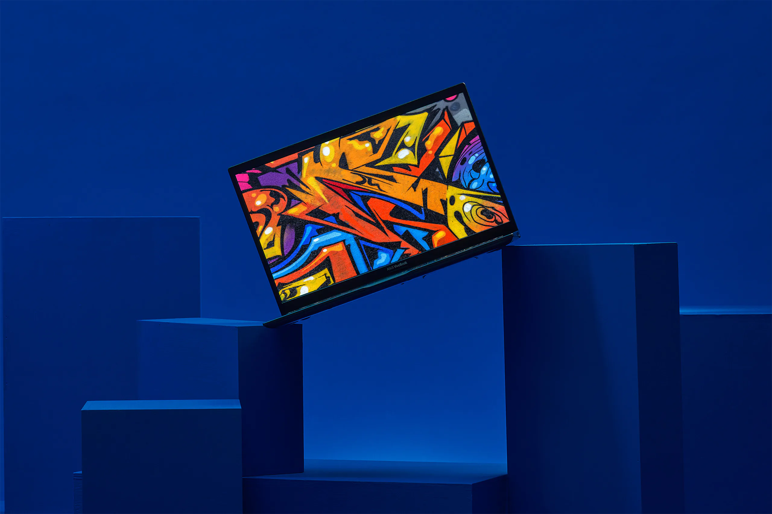 ASUS khởi động mùa “Tựu trường KHÔNG-BÌNH-THƯỜNG” với loạt VivoBook 15 OLED mới