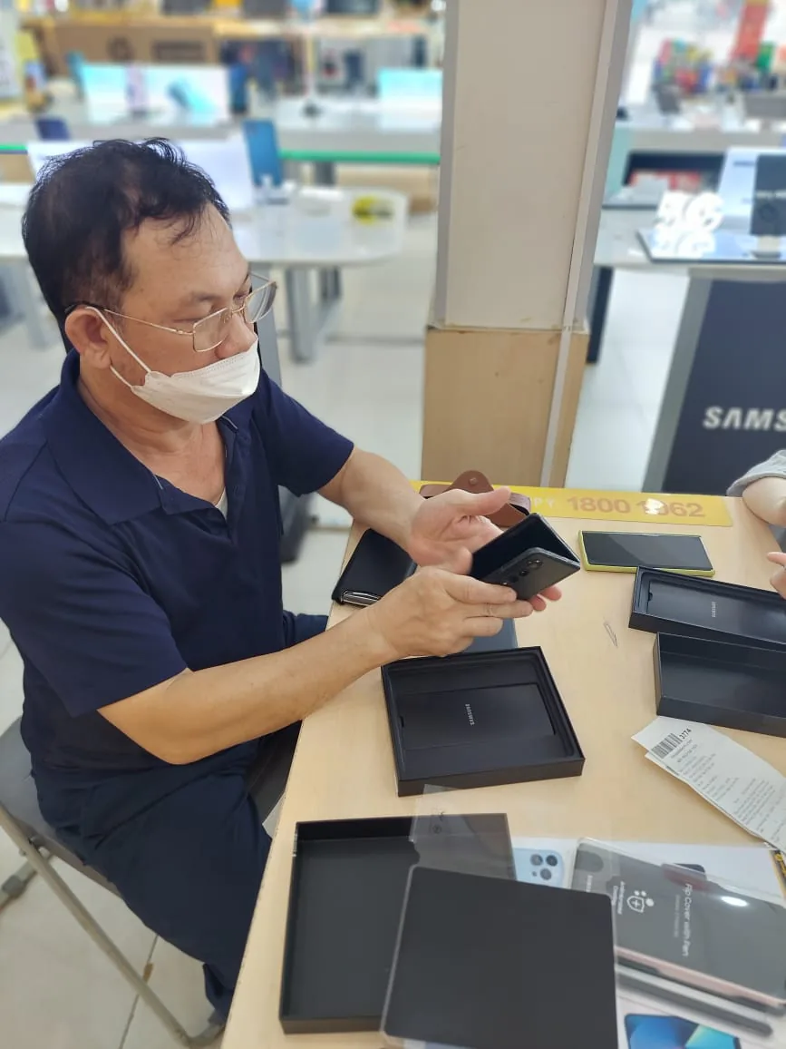 Bộ ảnh mở bán Galaxy Z Fold3 và Z Flip3 tại Việt Nam ngày 17/09