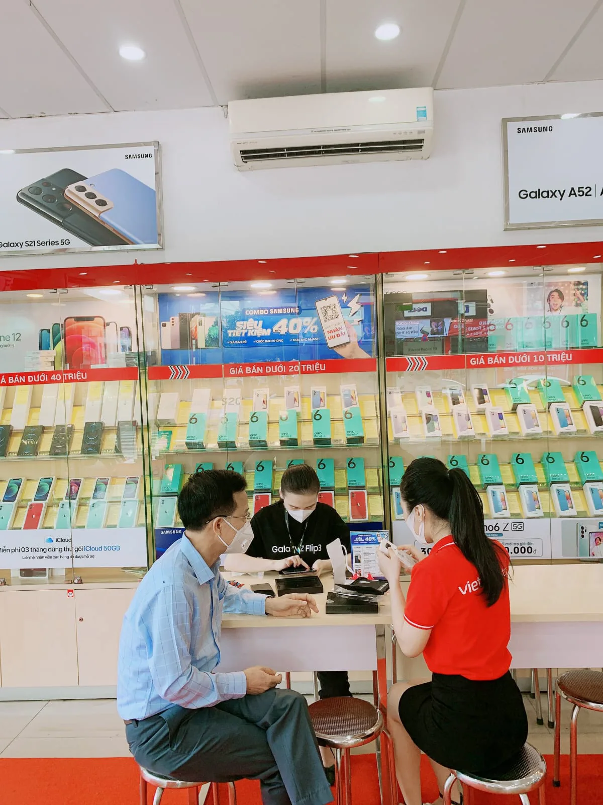 Bộ ảnh mở bán Galaxy Z Fold3 và Z Flip3 tại Việt Nam ngày 17/09