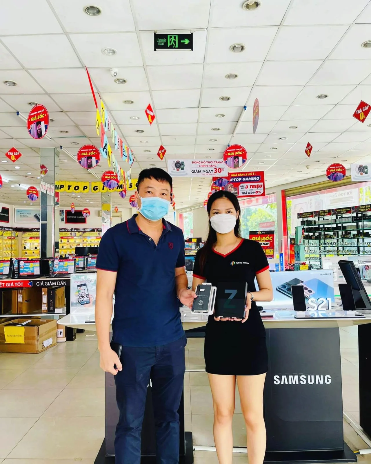 Bộ ảnh mở bán Galaxy Z Fold3 và Z Flip3 tại Việt Nam ngày 17/09