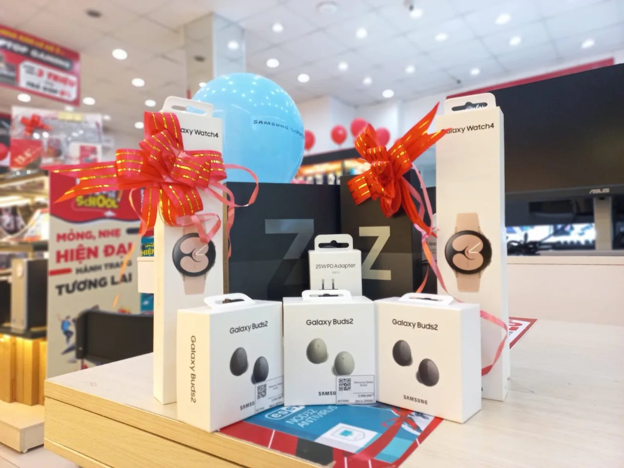Bộ ảnh mở bán Galaxy Z Fold3 và Z Flip3 tại Việt Nam ngày 17/09