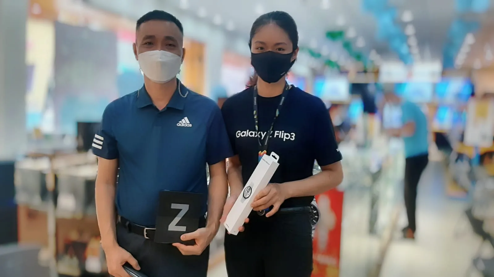 Bộ ảnh mở bán Galaxy Z Fold3 và Z Flip3 tại Việt Nam ngày 17/09