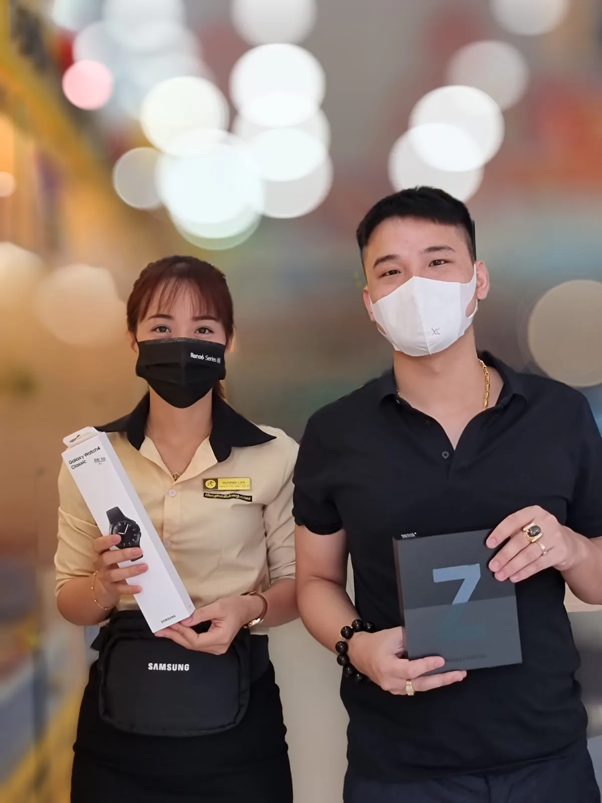 Bộ ảnh mở bán Galaxy Z Fold3 và Z Flip3 tại Việt Nam ngày 17/09