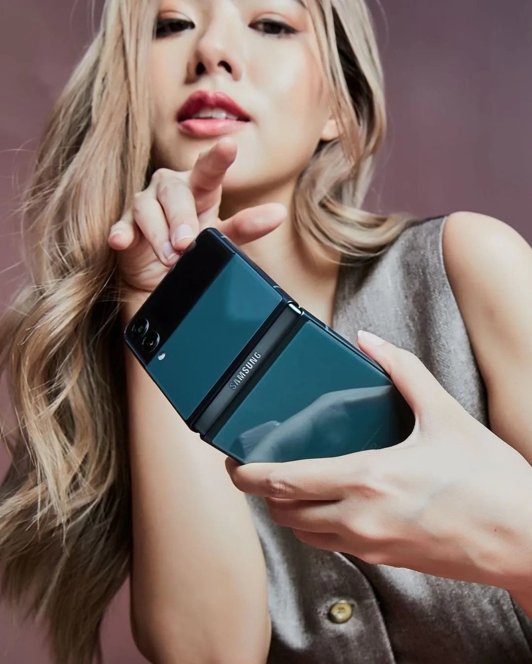 Bộ ảnh mở bán Galaxy Z Fold3 và Z Flip3 tại Việt Nam ngày 17/09