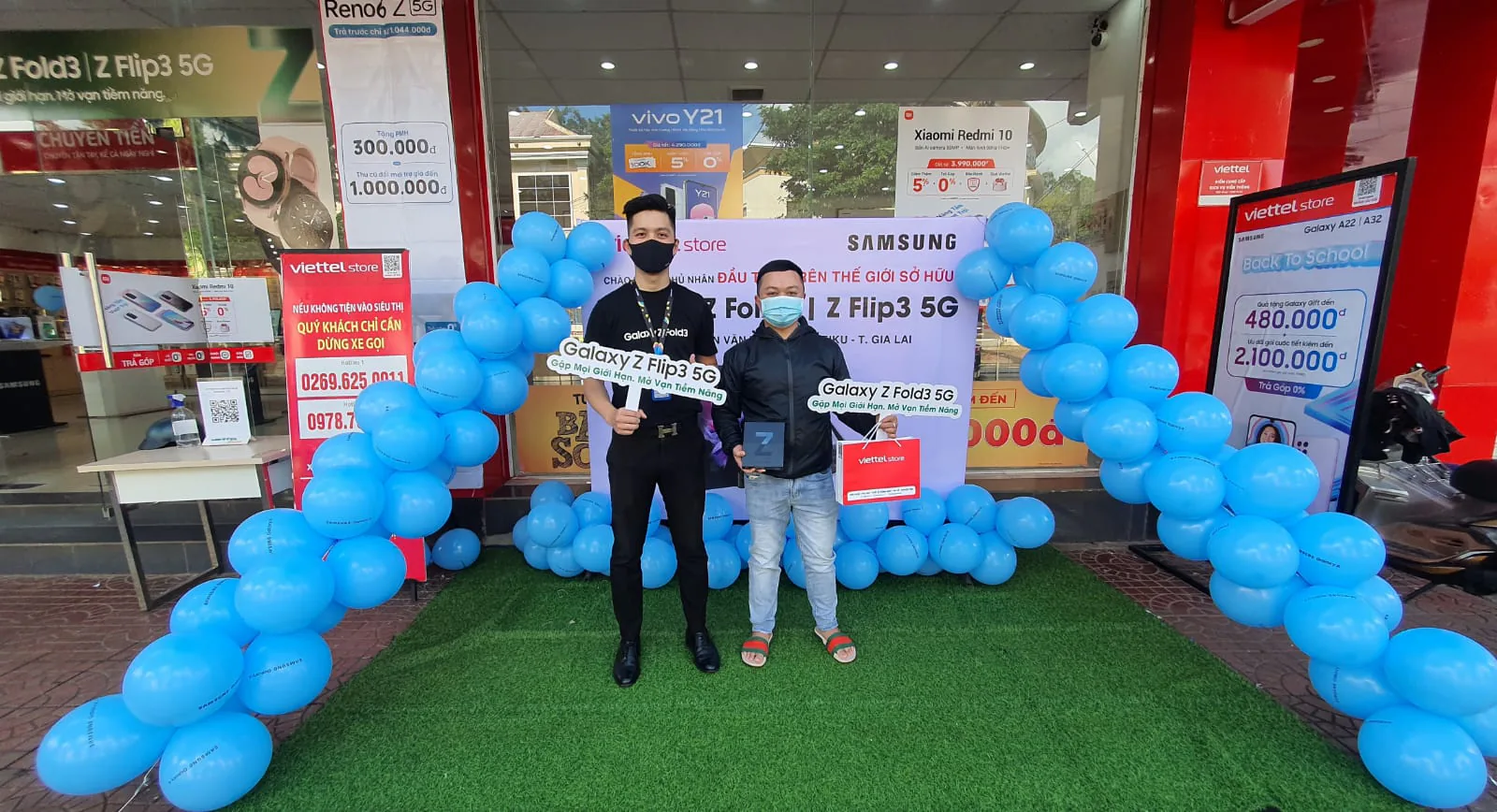 Bộ ảnh mở bán Galaxy Z Fold3 và Z Flip3 tại Việt Nam ngày 17/09