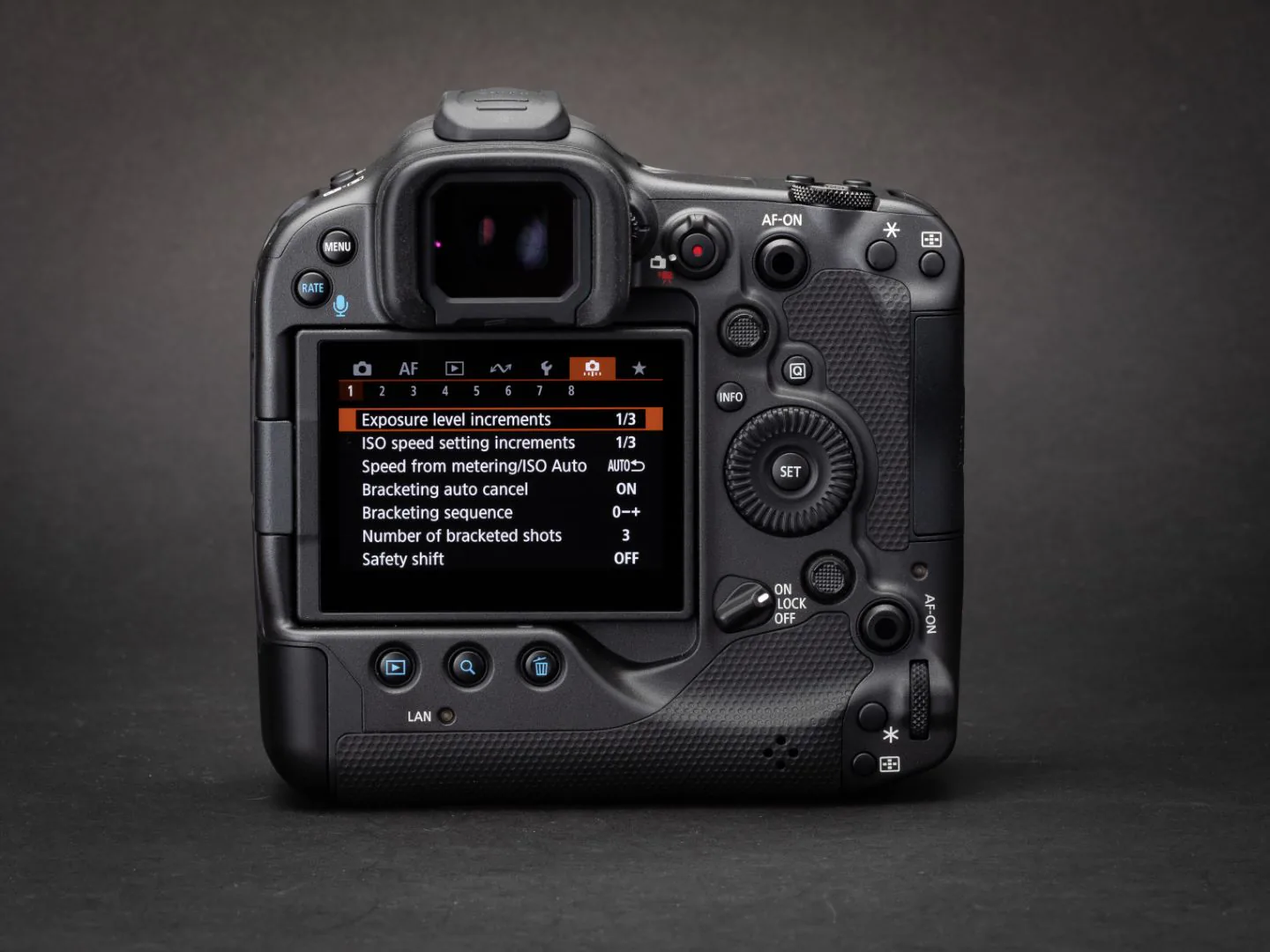 Canon EOS R3 chính thức ra mắt với thông số khủng, chụp nhanh 30fps cùng tính năng AF nâng cao