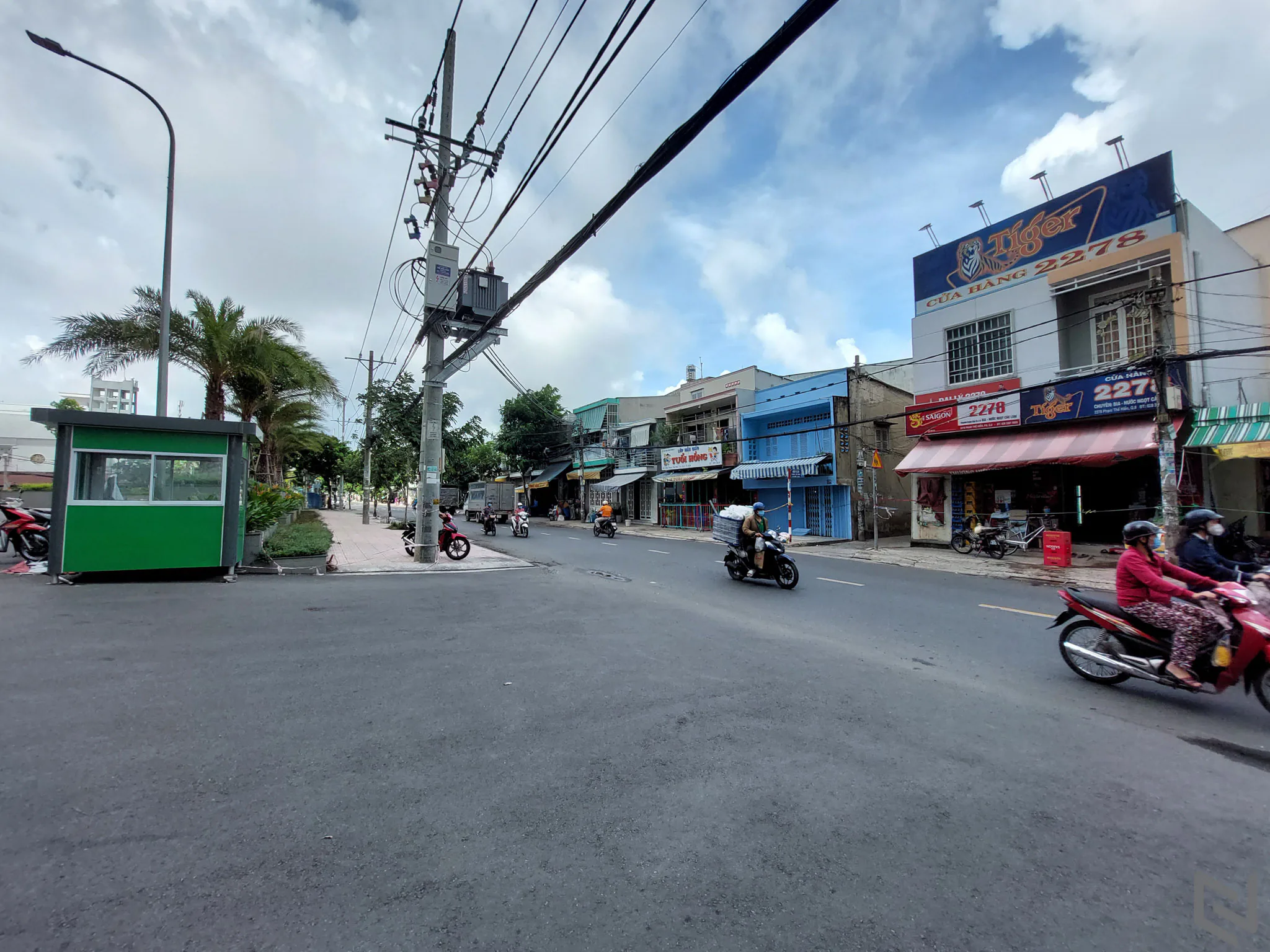 Trên tay Samsung Galaxy A52s 5G: Thiết kế cao cấp, cụm camera chuyên nghiệp cùng kết nối 5G