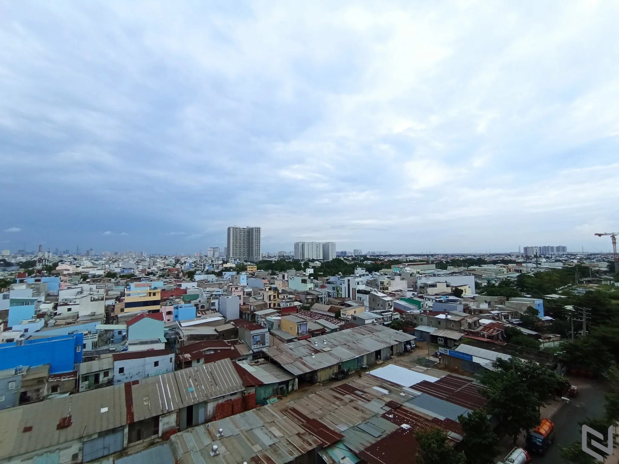 Mở hộp Xiaomi Redmi 10: Mặt lưng sang xịn mịn, camera 50MP cao cấp