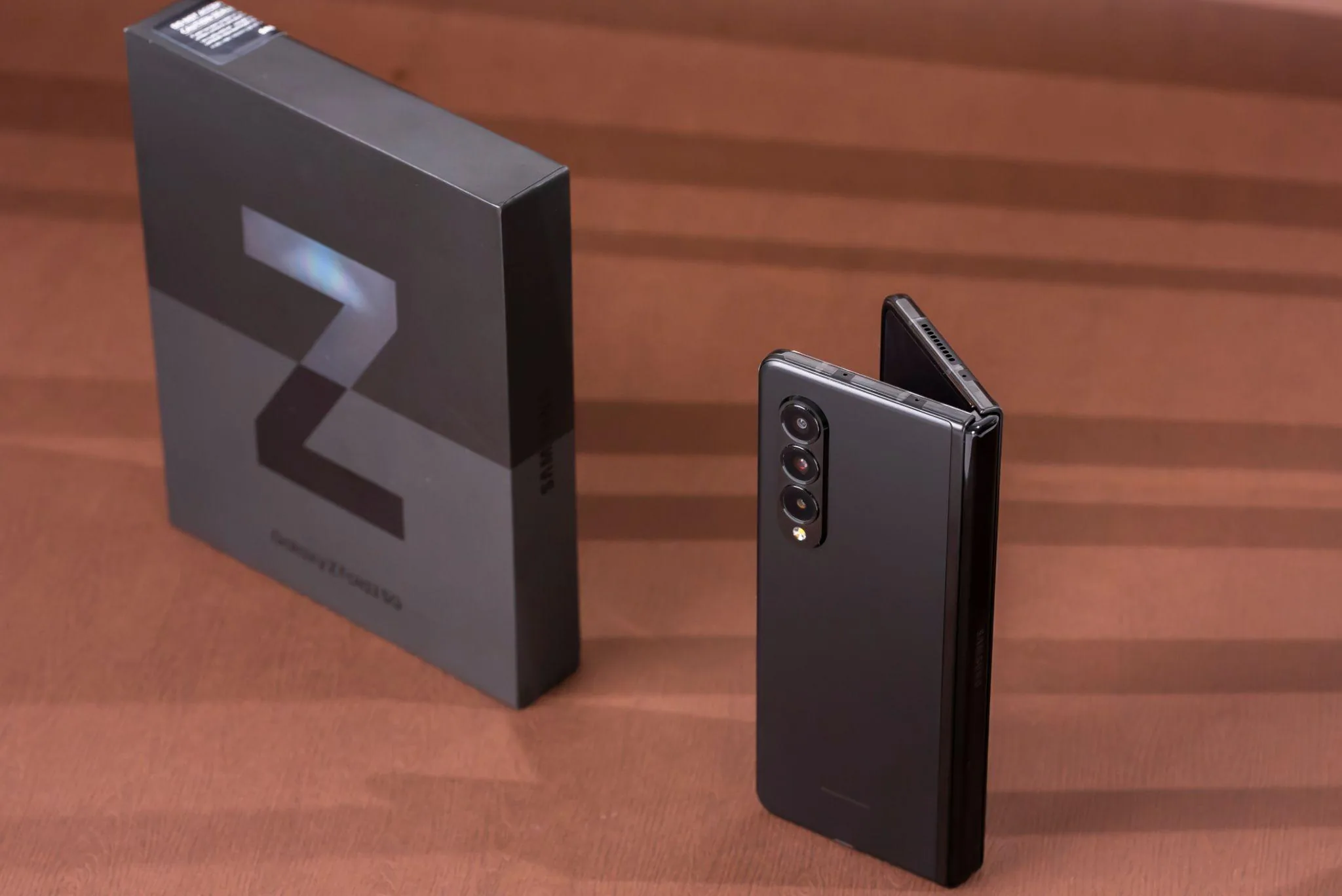 Galaxy Z Fold3 5G & Z Flip3 5G chính thức lên kệ. Di Động Việt giao hơn 300 máy cho khách trong ngày mở bán