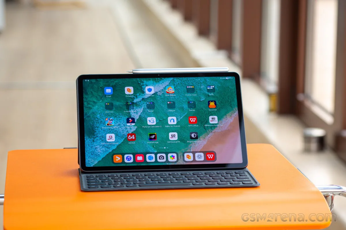 So sánh Huawei MatePad 11 với Samsung Galaxy Tab S7: Đâu là tablet Android làm việc và giải trí tốt nhất dịp cuối năm