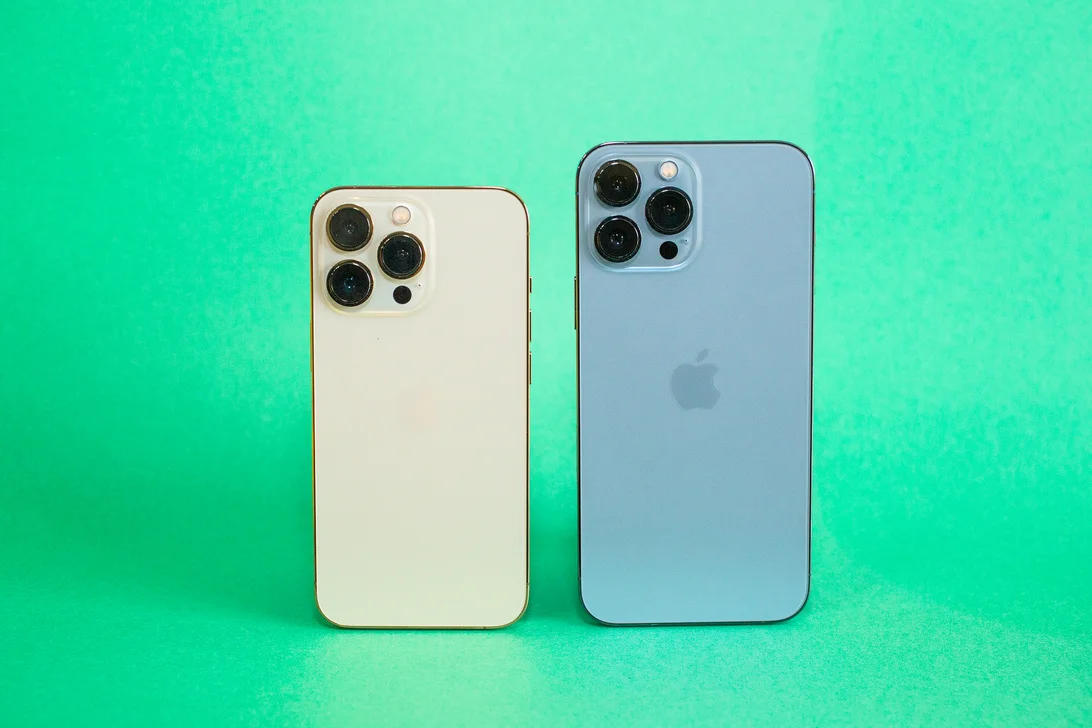 Cùng xem loạt ảnh iPhone 13 Pro với màu xanh Sierra Blue mới đẹp mắt
