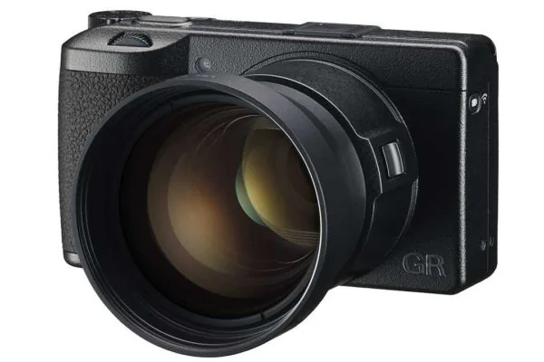 Ricoh ra mắt máy ảnh GR IIIx với ống kính mới và cảm biến ảnh được cải tiến